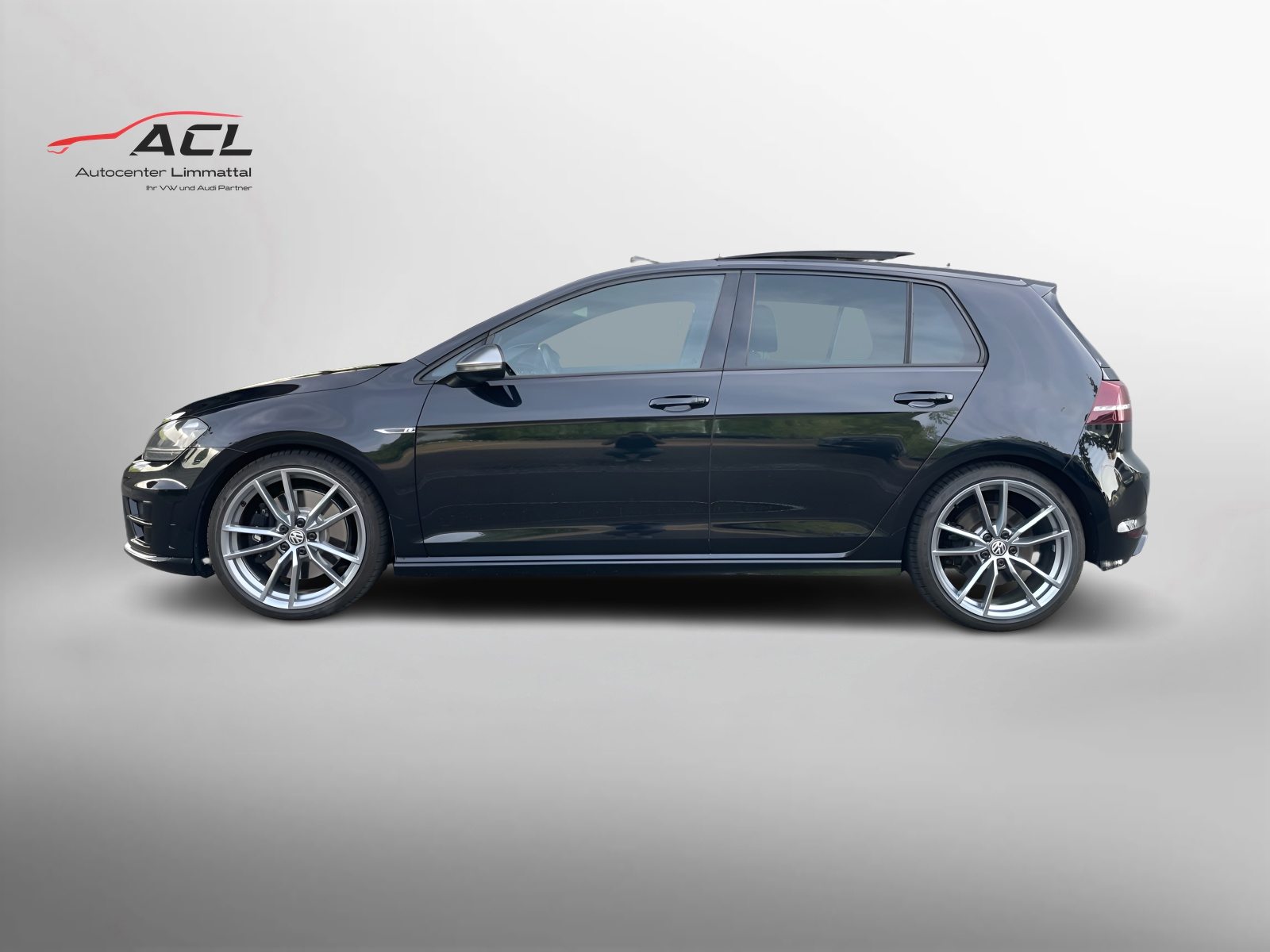 VW Golf R, Petrol, Second hand / Used, Automatic - 3
