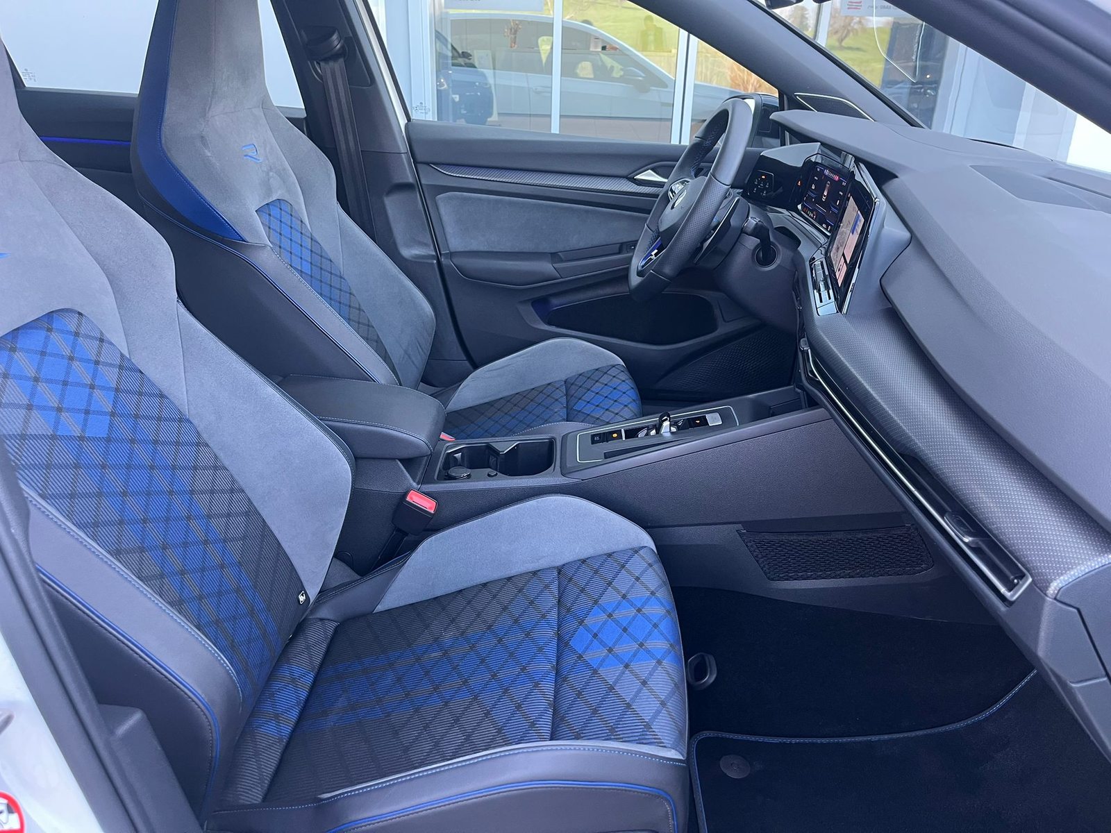 VW Golf R, Petrol, Second hand / Used, Automatic - 3
