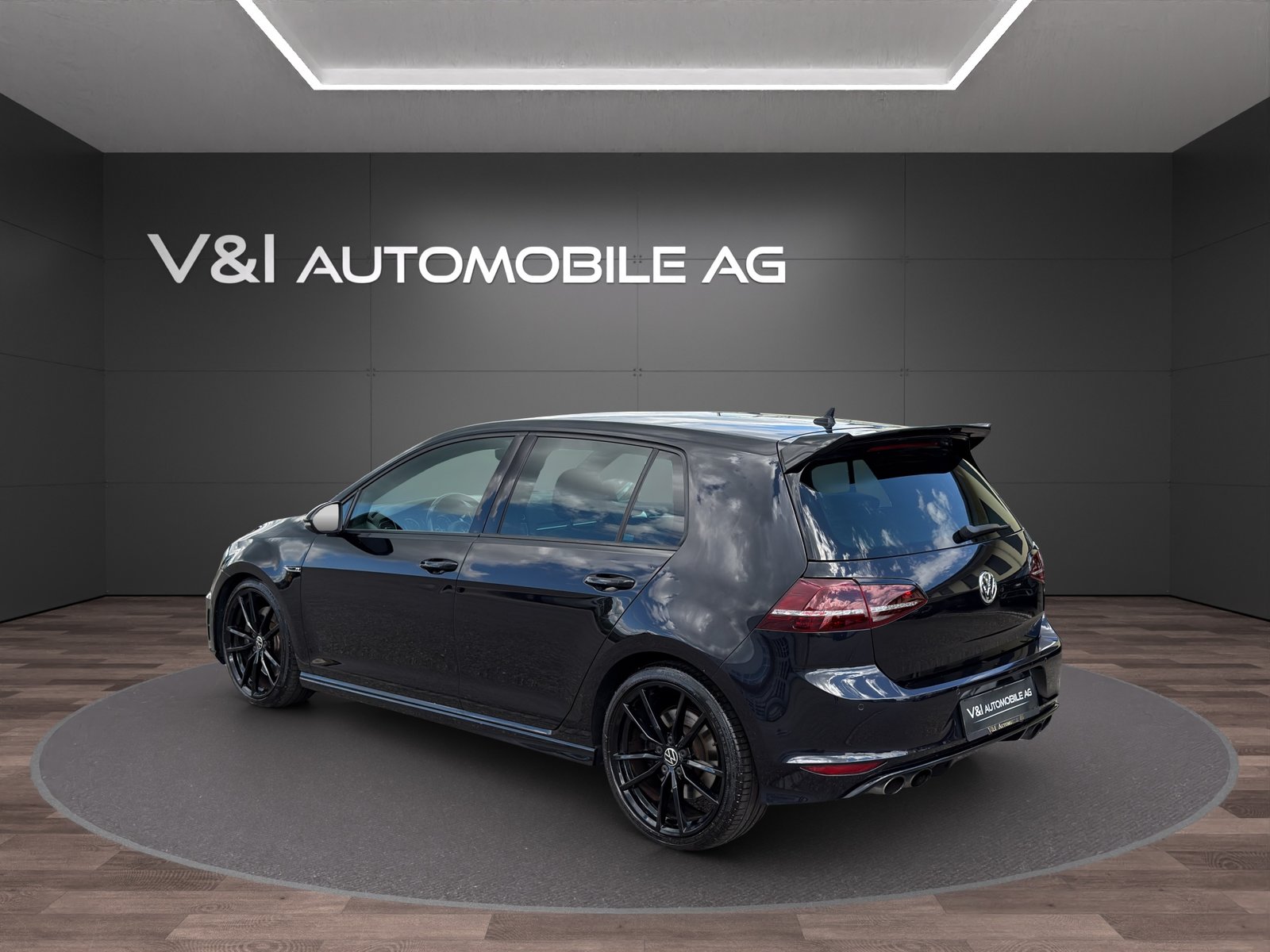 VW Golf 2.0 TSI R 4Motion DSG, Petrol, Second hand / Used, Automatic - 4