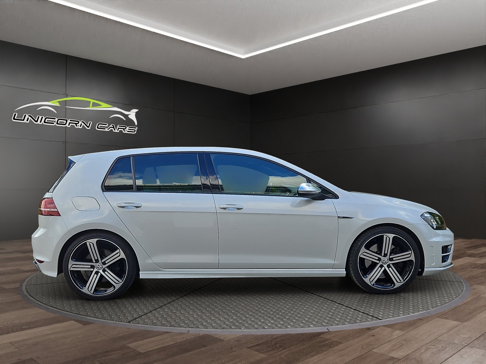 VW Golf 2.0 TSI R 4Motion DSG, Petrol, Second hand / Used, Automatic - 2