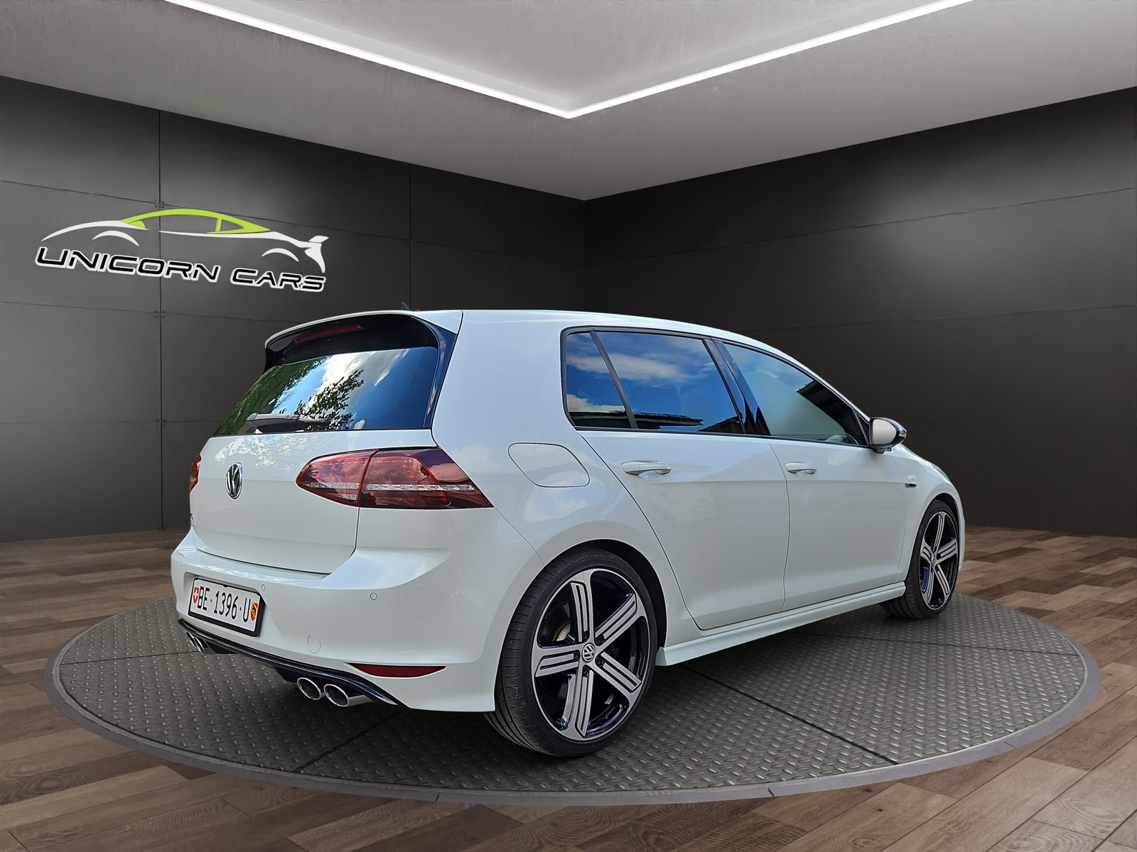 VW Golf 2.0 TSI R 4Motion DSG, Petrol, Second hand / Used, Automatic - 3