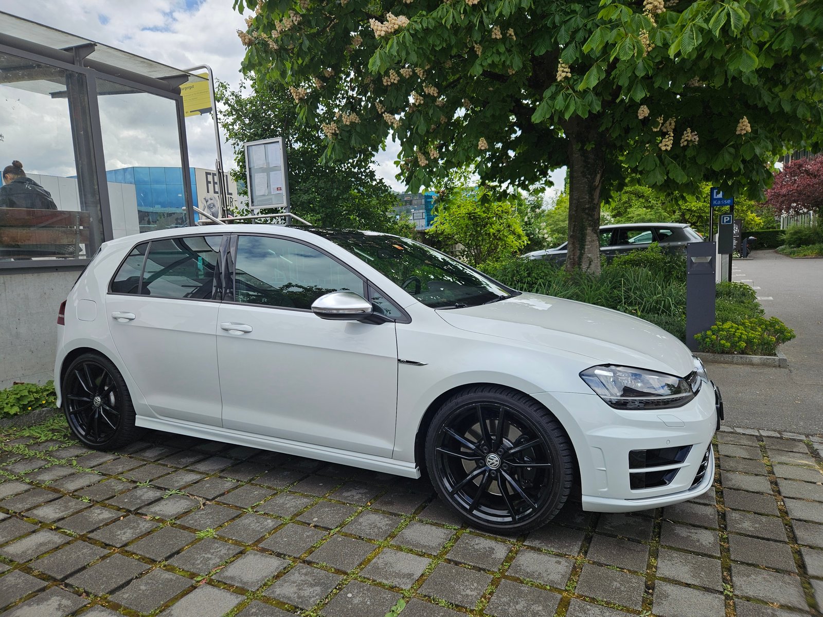 VW Golf 2.0 TSI R 4Motion DSG, Petrol, Second hand / Used, Automatic - 5