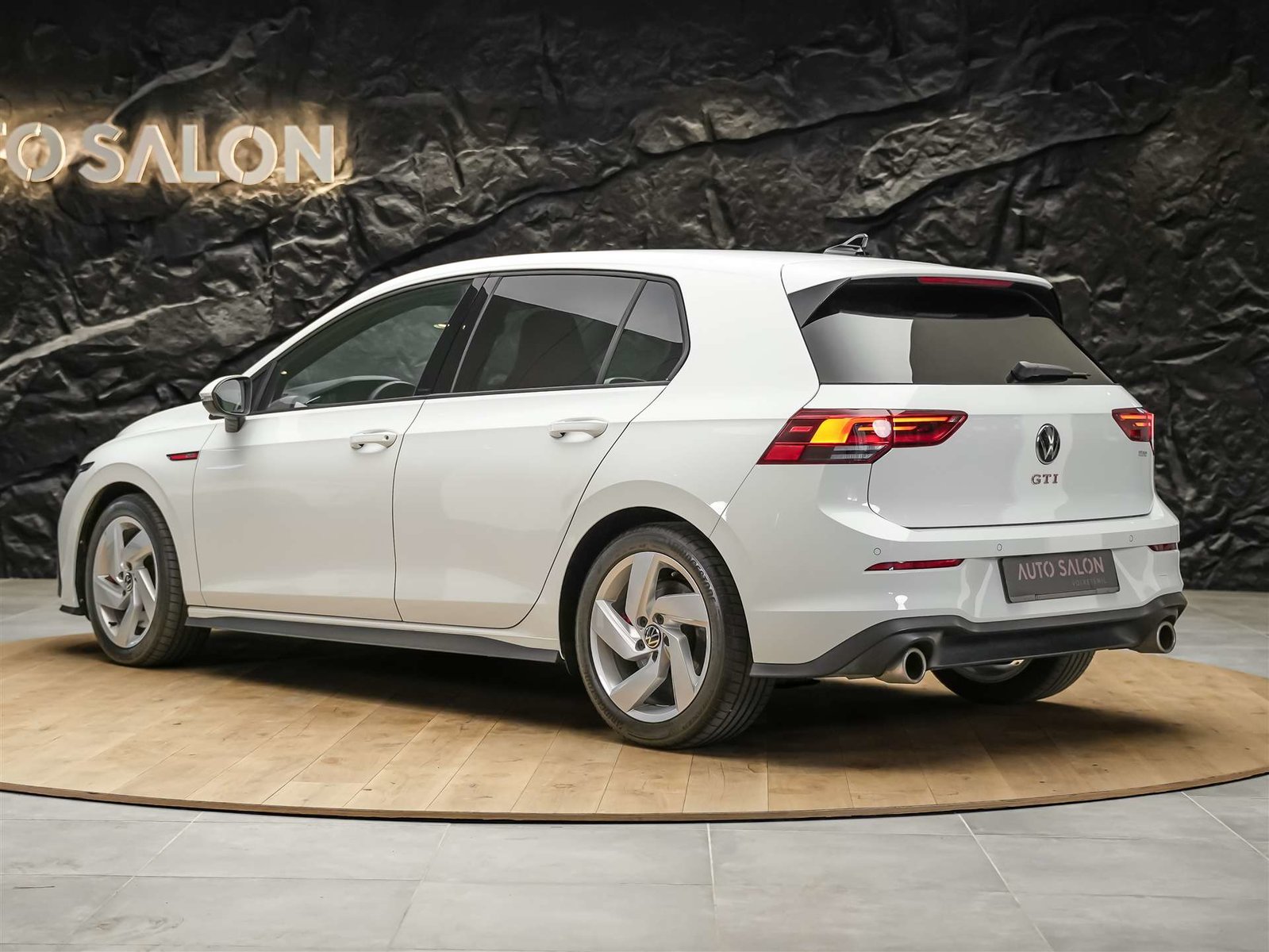 VW Golf VIII 2.0 TSI GTI DSG *Lenkrad Heizung*Sitzheizung*R, Petrol, Second hand / Used, Automatic - 3