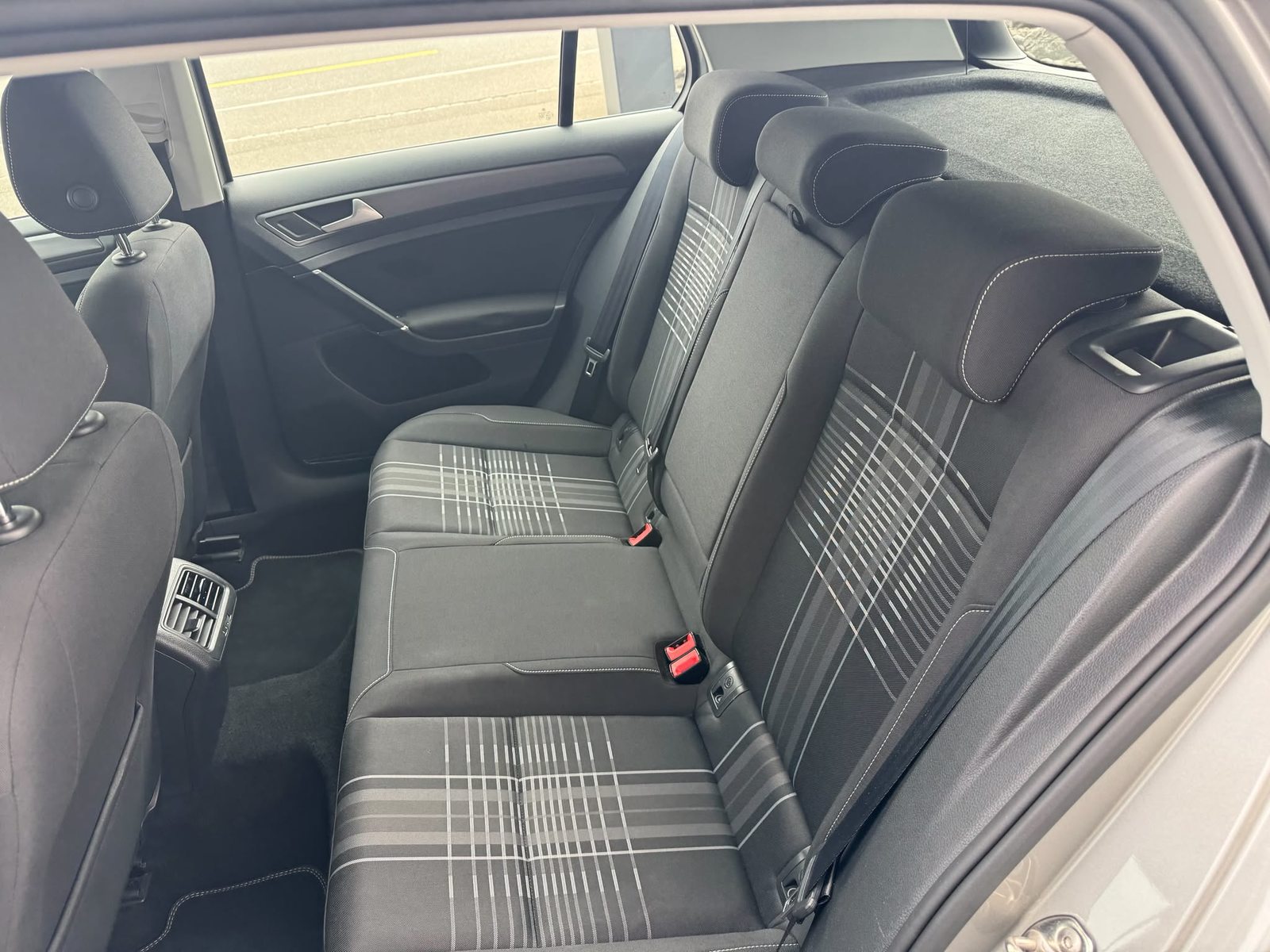 VW Golf Lounge, Benzin, Occasion / Gebraucht, Automatik - 6