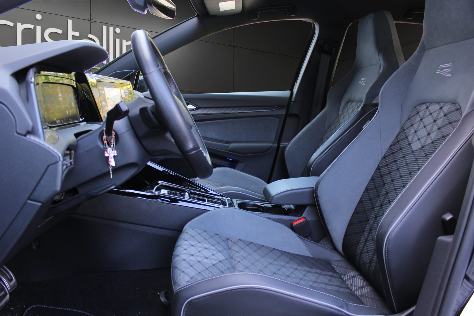 VW Golf VIII 1.5 eTSI R-Line DSG, Mild-Hybrid Petrol/Electric, Second hand / Used, Automatic - 7