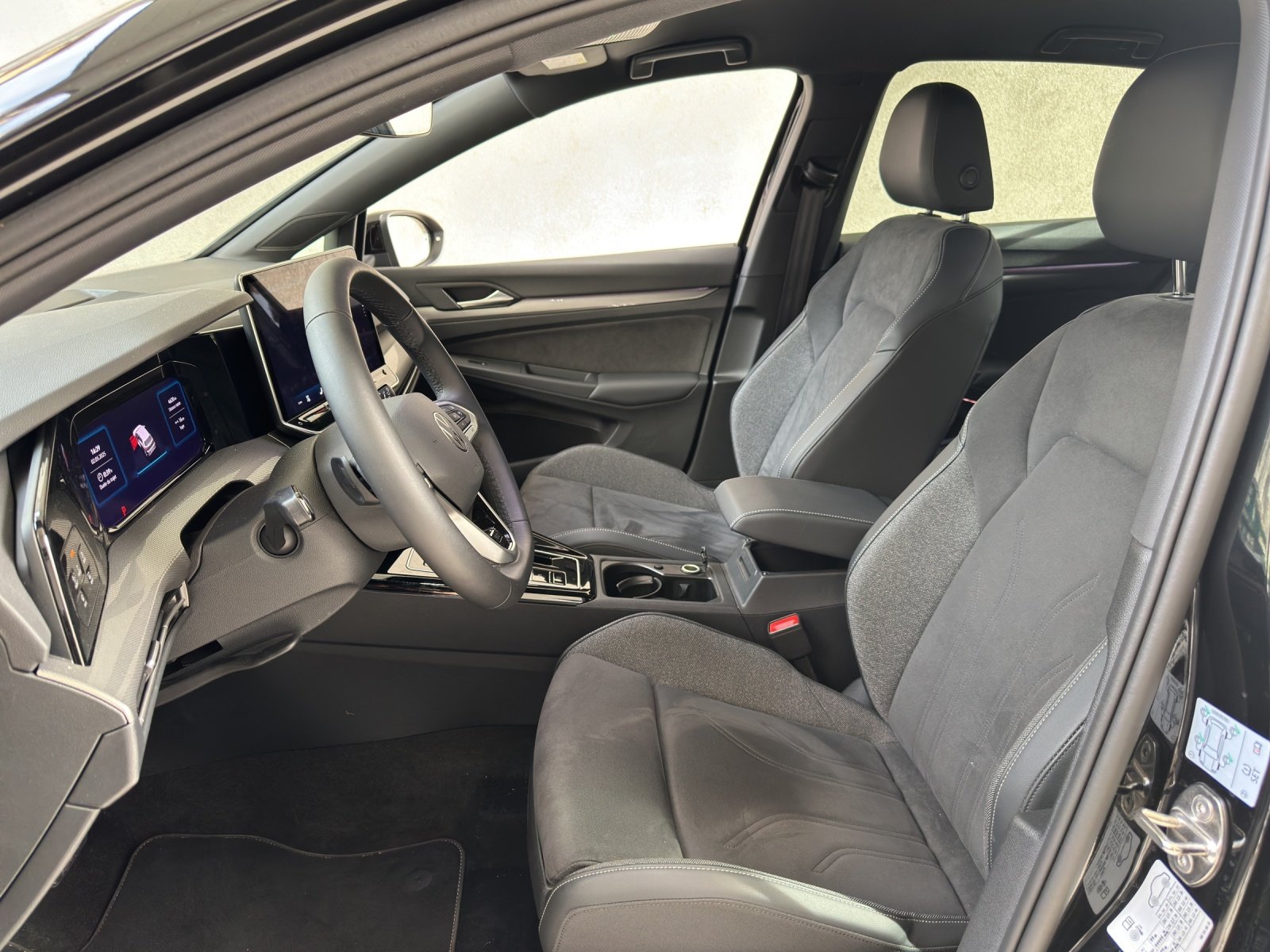 VW Golf 1.4 TSI PHEV Style, Plug-in-Hybrid Petrol/Electric, Second hand / Used, Automatic - 5