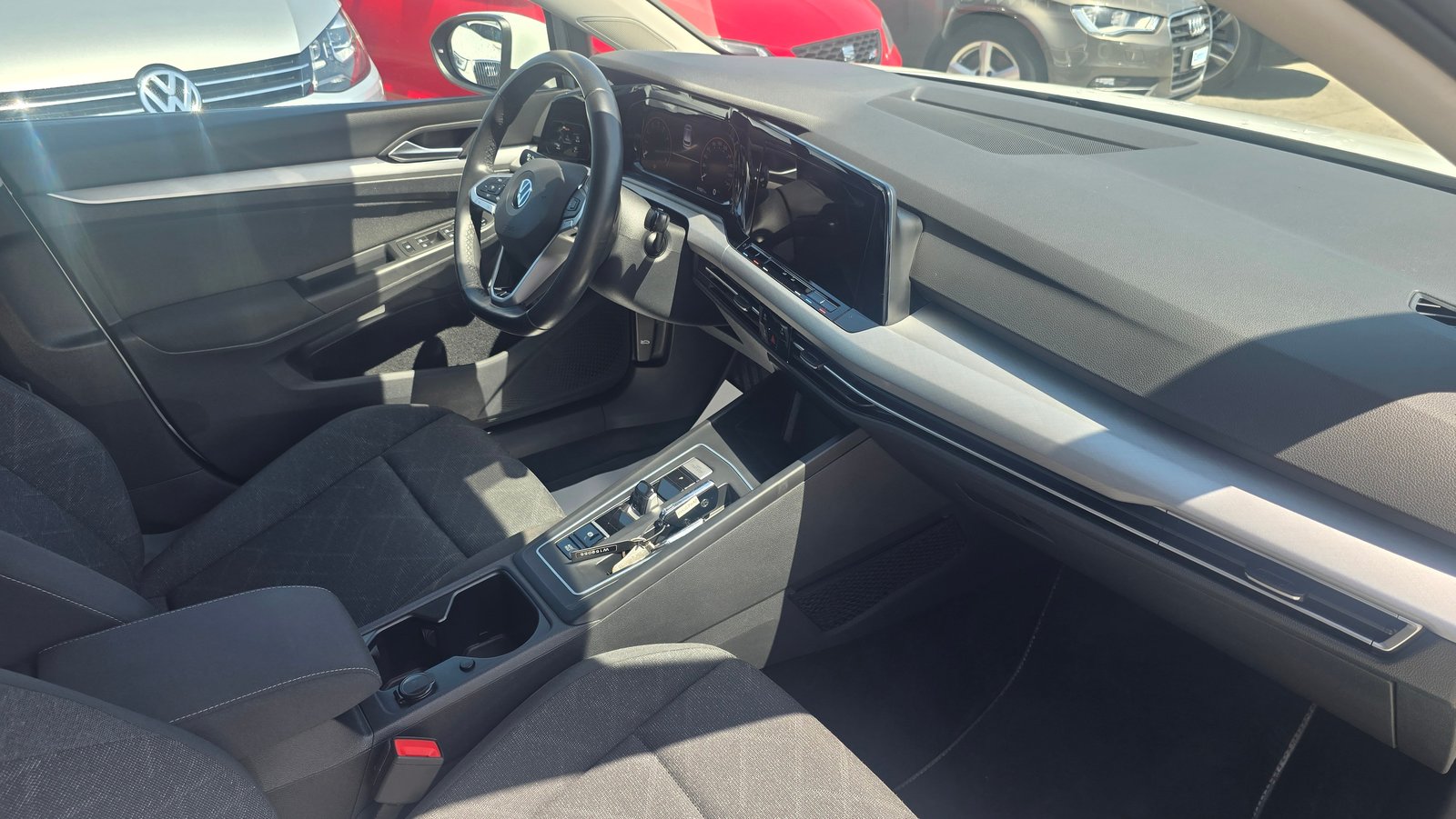 VW Golf 1.0 eTSI mHEV ACTLife DSG, Mild-Hybrid Petrol/Electric, Second hand / Used, Automatic - 6