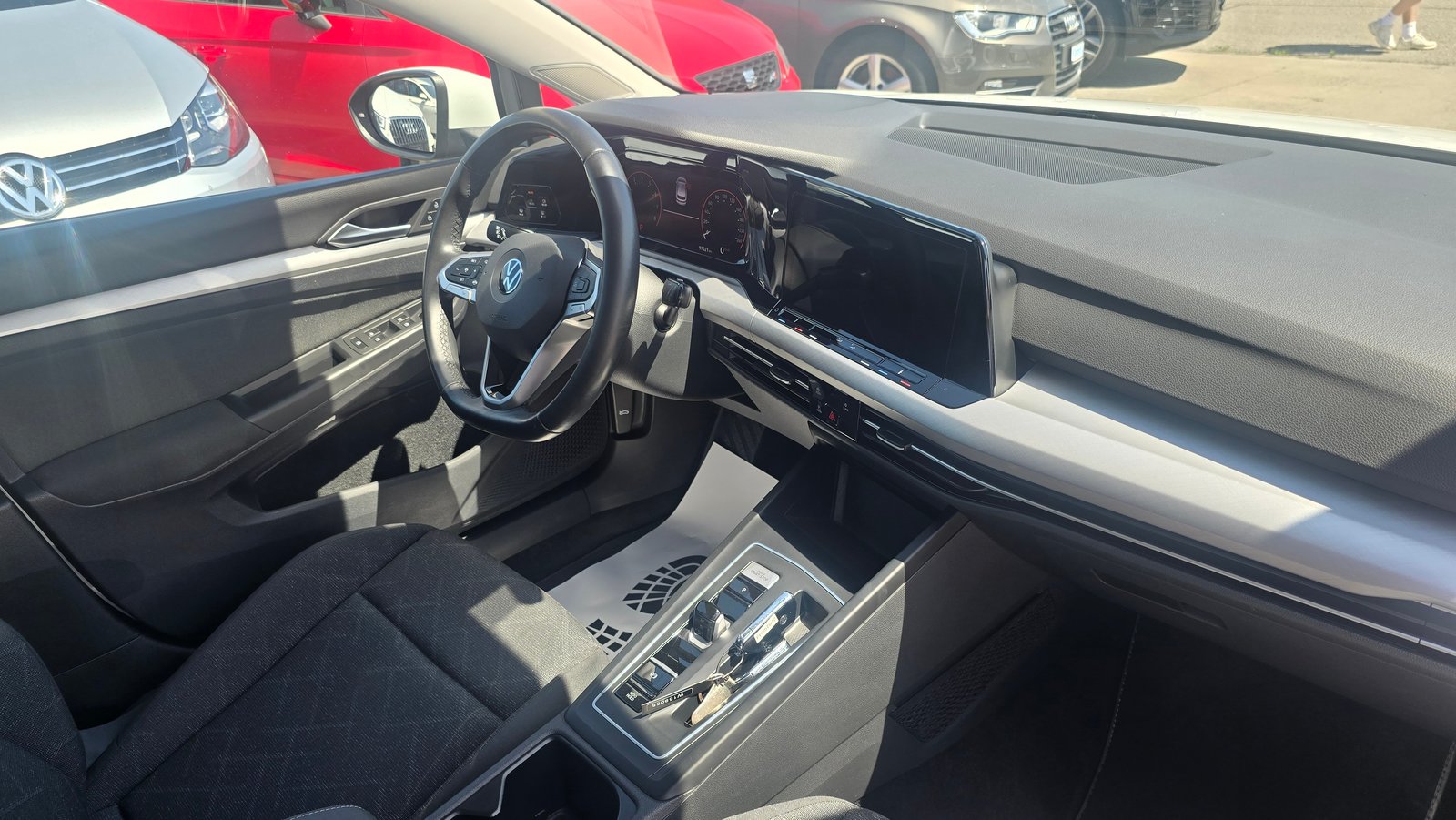 VW Golf 1.0 eTSI mHEV ACTLife DSG, Mild-Hybrid Petrol/Electric, Second hand / Used, Automatic - 7