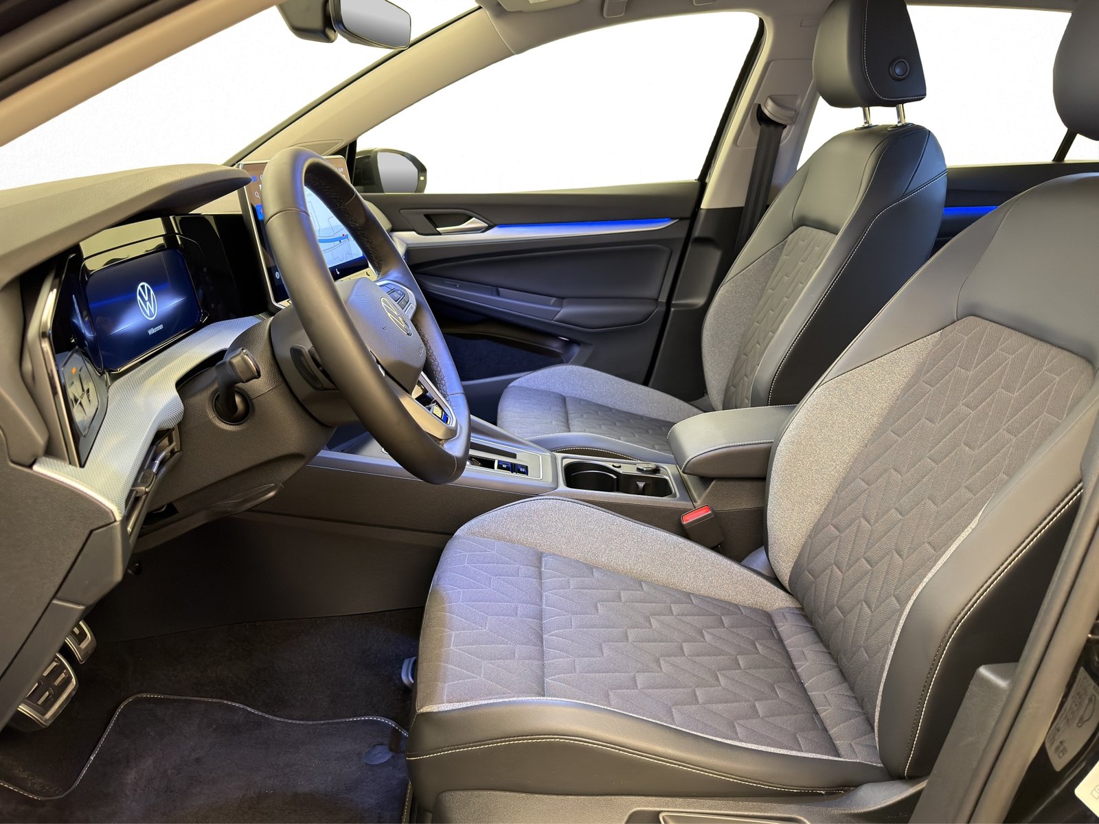 VW Golf 8 1.5 eTSI Goal DSG, Mild-Hybrid Petrol/Electric, Second hand / Used, Automatic - 6