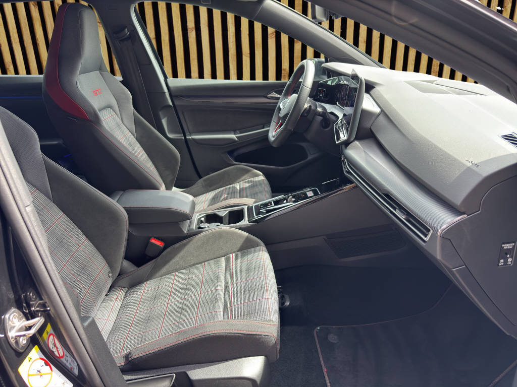 VW Golf VIII 2.0 TSI GTI DSG, Benzin, Occasion / Gebraucht, Automatik - 5