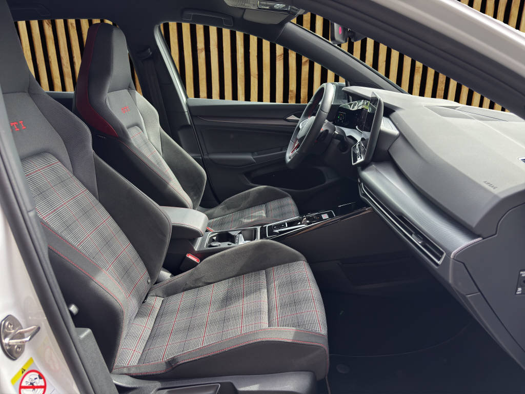 VW Golf VIII 2.0 TSI GTI DSG, Benzin, Occasion / Gebraucht, Automatik - 5