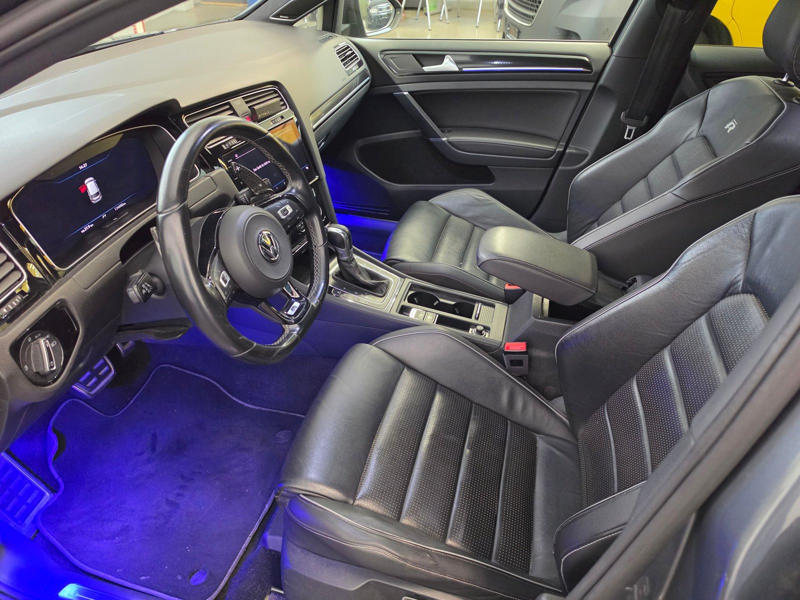 VW Golf 2.0 TSI R 4Motion DSG AKRAPOVIC EDITION, Petrol, Second hand / Used, Automatic - 4