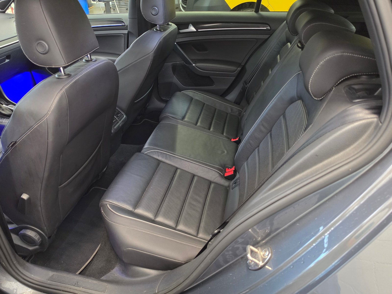 VW Golf 2.0 TSI R 4Motion DSG AKRAPOVIC EDITION, Petrol, Second hand / Used, Automatic - 5
