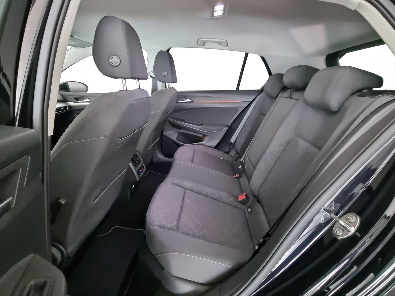 VW Golf 8 1.0 eTSI Life DSG, Occasion / Gebraucht, Automatik - 7