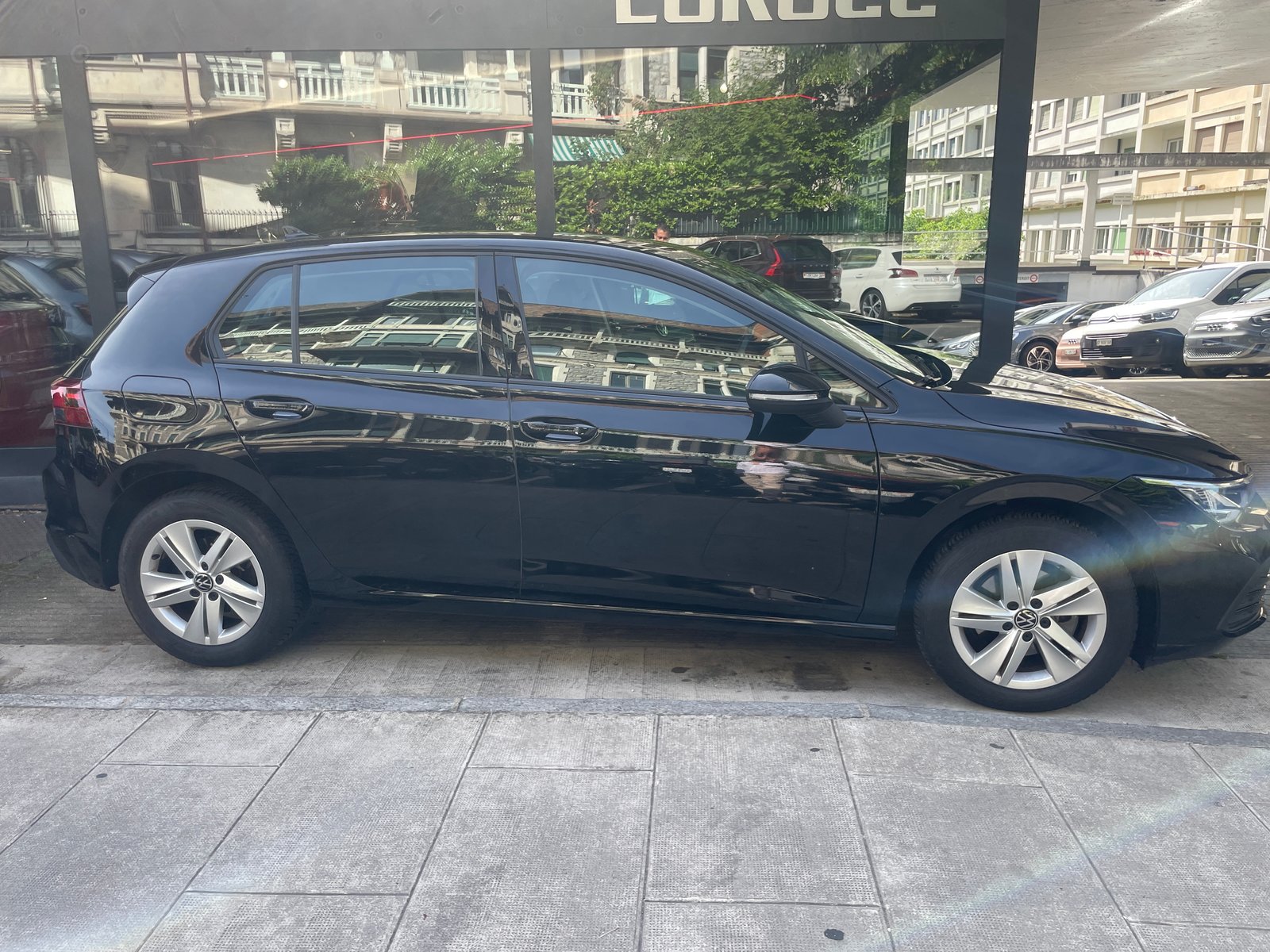 VW Golf 1.0 eTSI mHEV Life, Mild-Hybrid Petrol/Electric, Second hand / Used, Automatic - 3