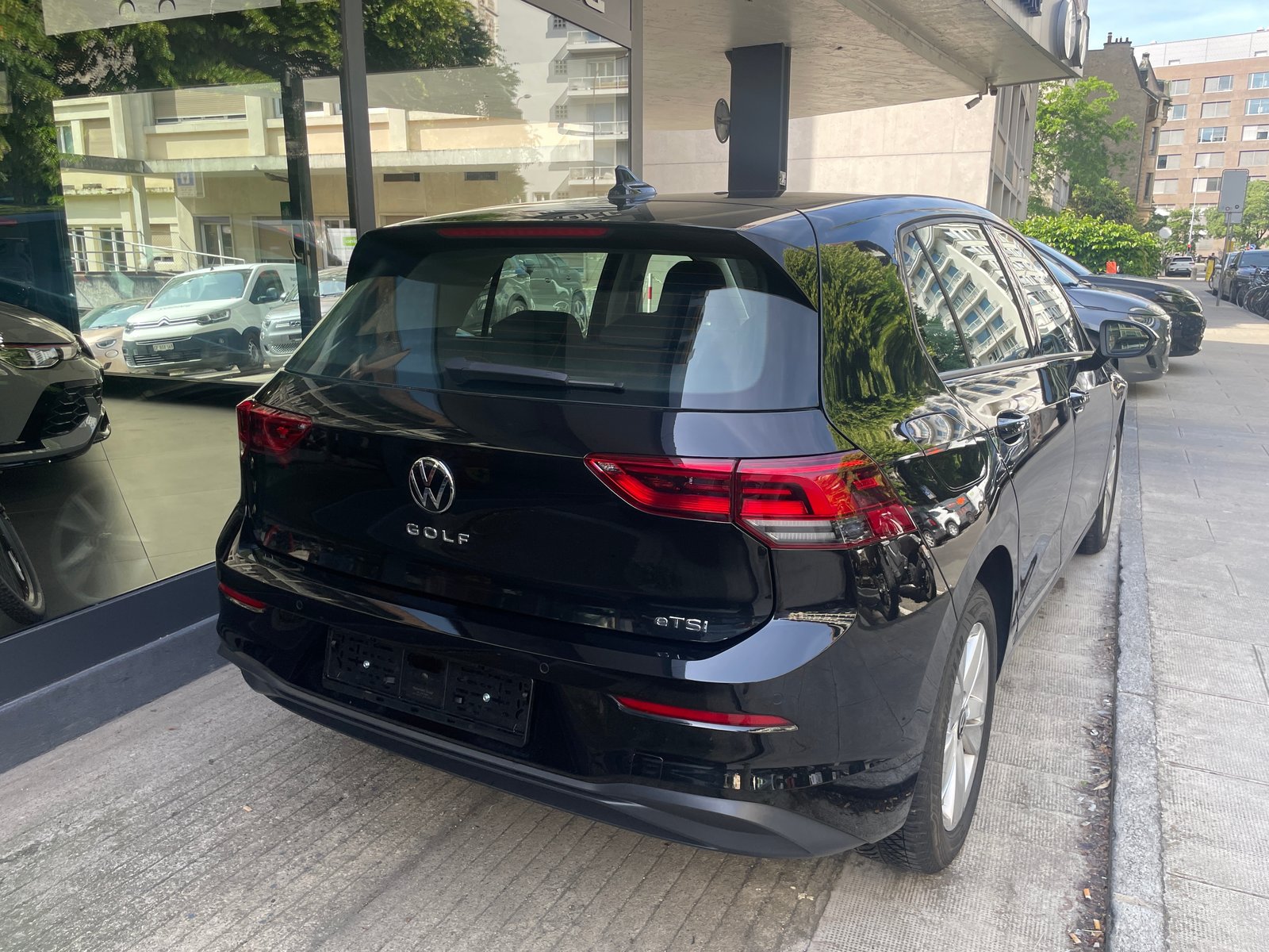 VW Golf 1.0 eTSI mHEV Life, Mild-Hybrid Petrol/Electric, Second hand / Used, Automatic - 5
