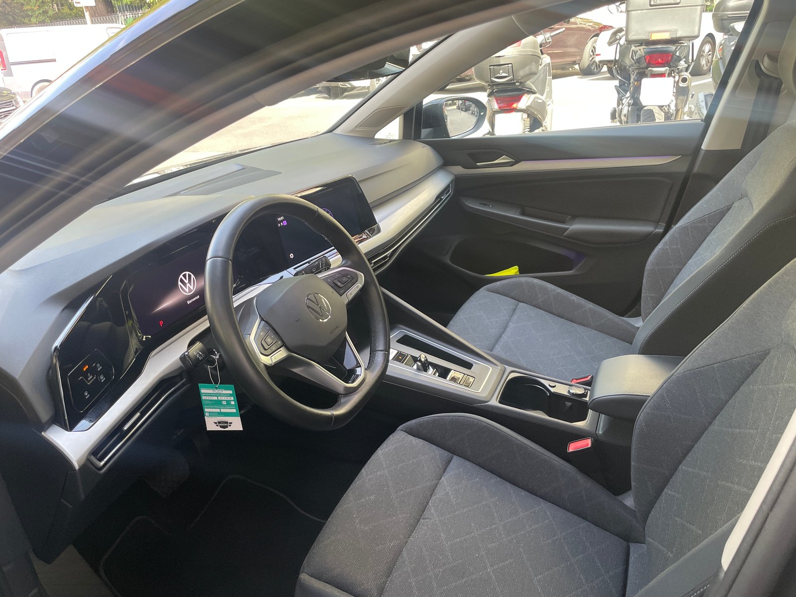 VW Golf 1.0 eTSI mHEV Life, Mild-Hybrid Petrol/Electric, Second hand / Used, Automatic - 7