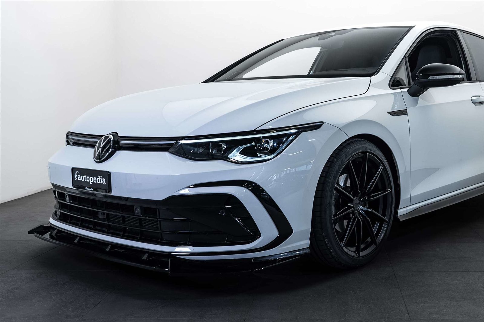 VW Golf 1.5 eTSI mHEV ACT R-Line DSG, Mild-Hybrid Petrol/Electric, Second hand / Used, Automatic - 2