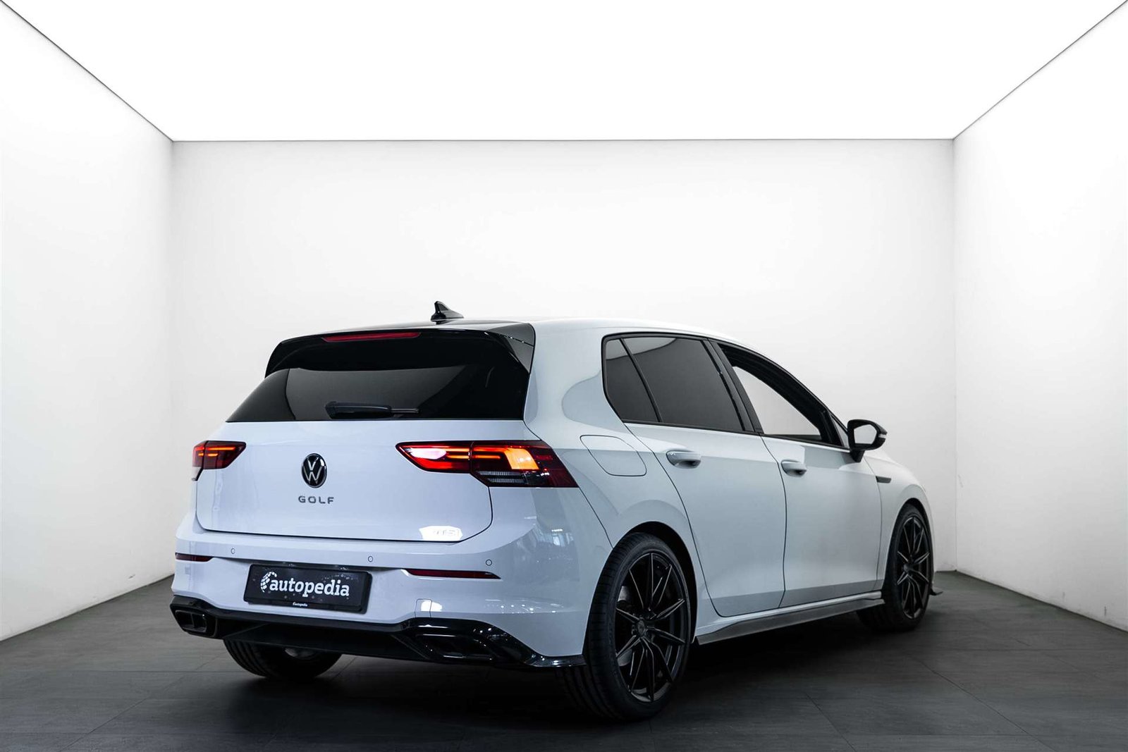 VW Golf 1.5 eTSI mHEV ACT R-Line DSG, Mild-Hybrid Petrol/Electric, Second hand / Used, Automatic - 3