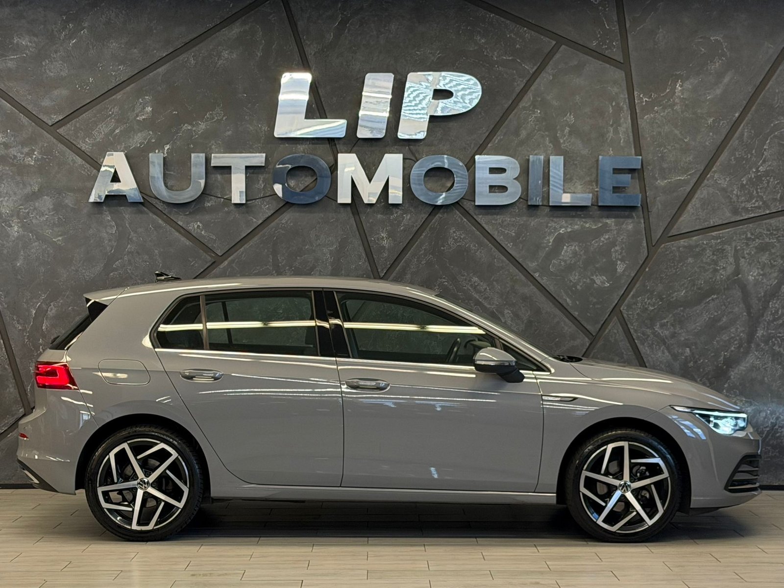 VW Golf 1.5 eTSI mHEV ACT First Edition DSG, Mild-Hybrid Petrol/Electric, Second hand / Used, Automatic - 4