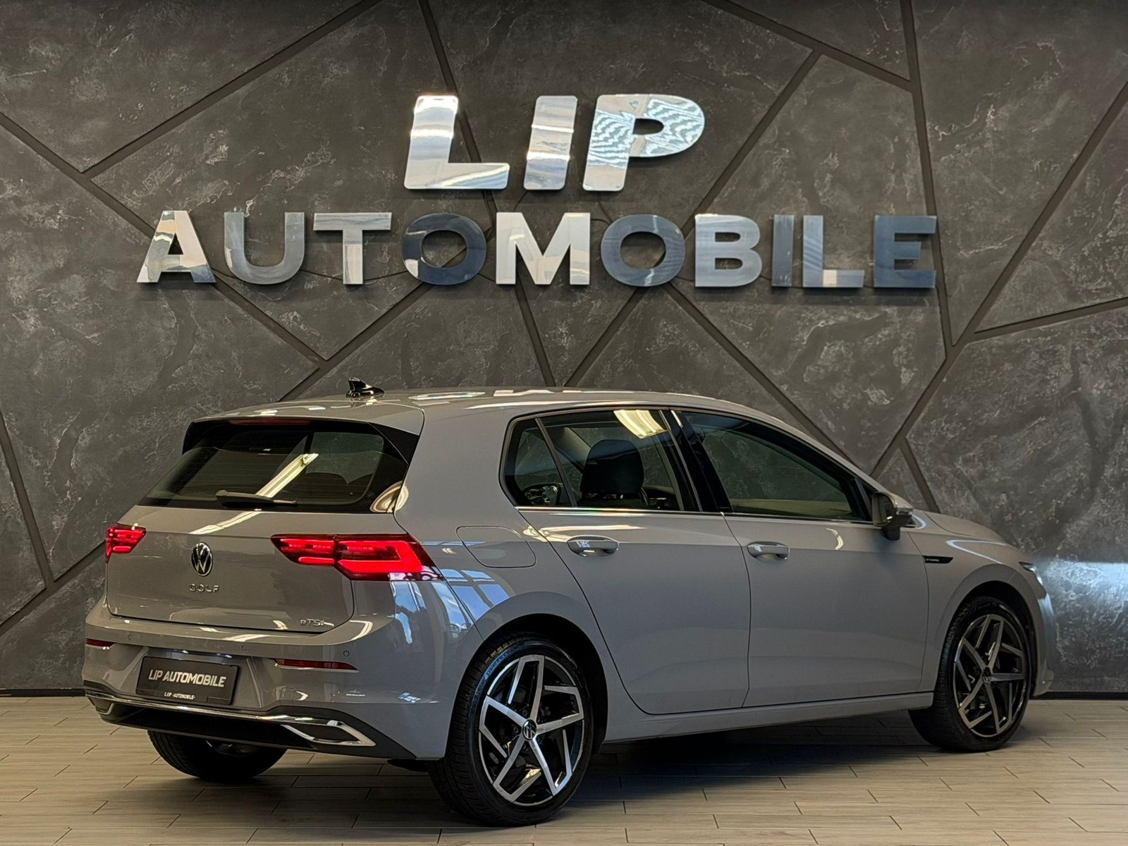 VW Golf 1.5 eTSI mHEV ACT First Edition DSG, Mild-Hybrid Petrol/Electric, Second hand / Used, Automatic - 6