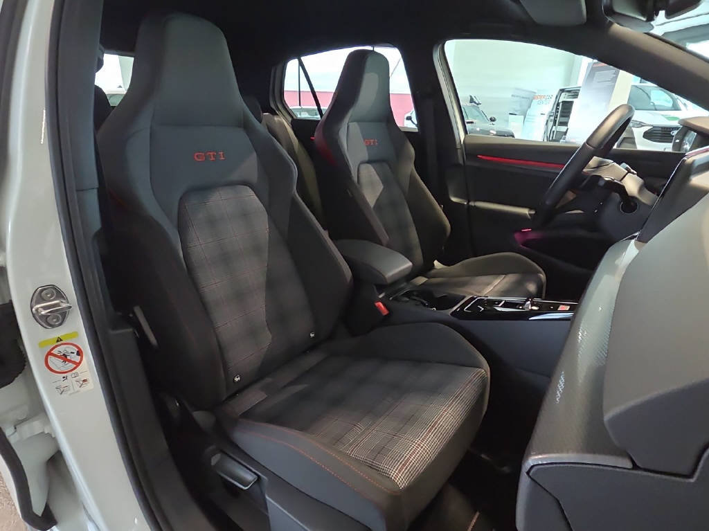 VW Golf VIII 2.0 TSI GTI DSG, Benzina, Occasioni / Usate, Automatico - 3