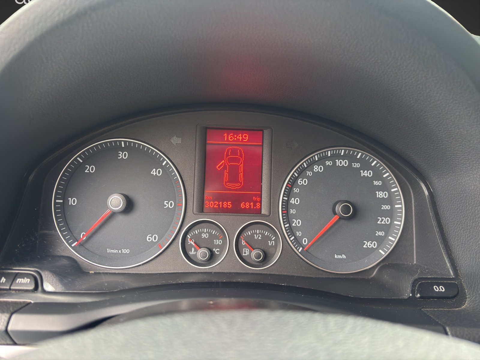 VW Golf 1.9 TDI Trendline 4Motion, Diesel, Second hand / Used, Manual - 6