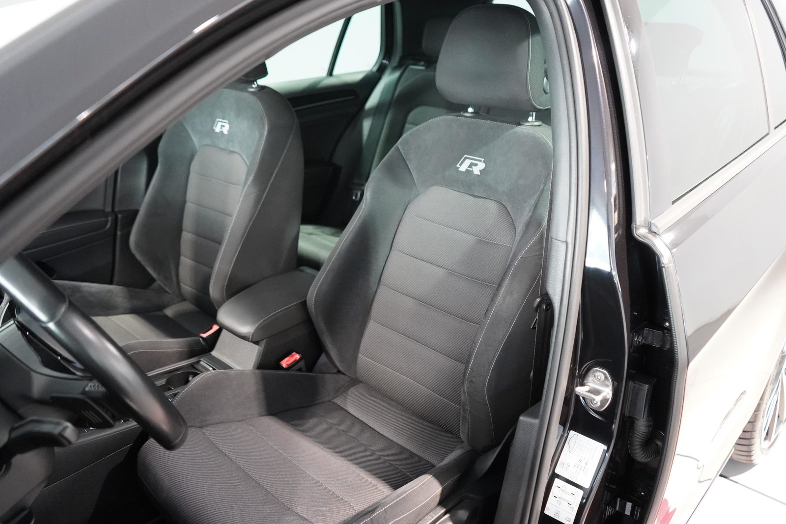 VW Golf VII 2.0 TSI R 310 DSG 4motion, Benzin, Occasion / Gebraucht, Automatik - 6