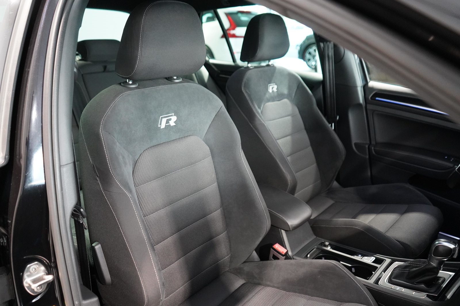 VW Golf VII 2.0 TSI R 310 DSG 4motion, Benzin, Occasion / Gebraucht, Automatik - 7