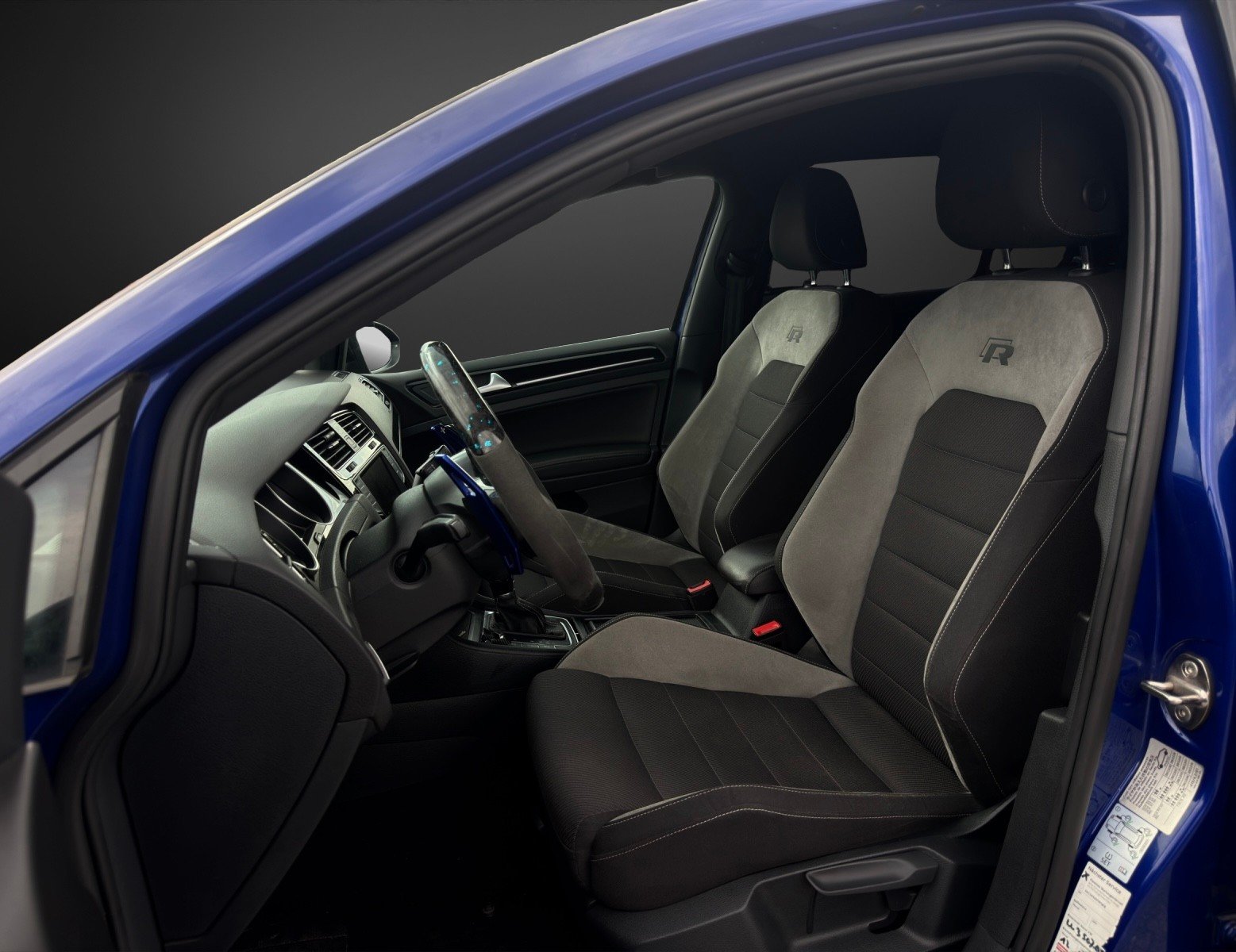 VW Golf VII 2.0 TSI R 4Motion DSG mit 301 PS, Benzin, Occasion / Gebraucht, Automatik - 7