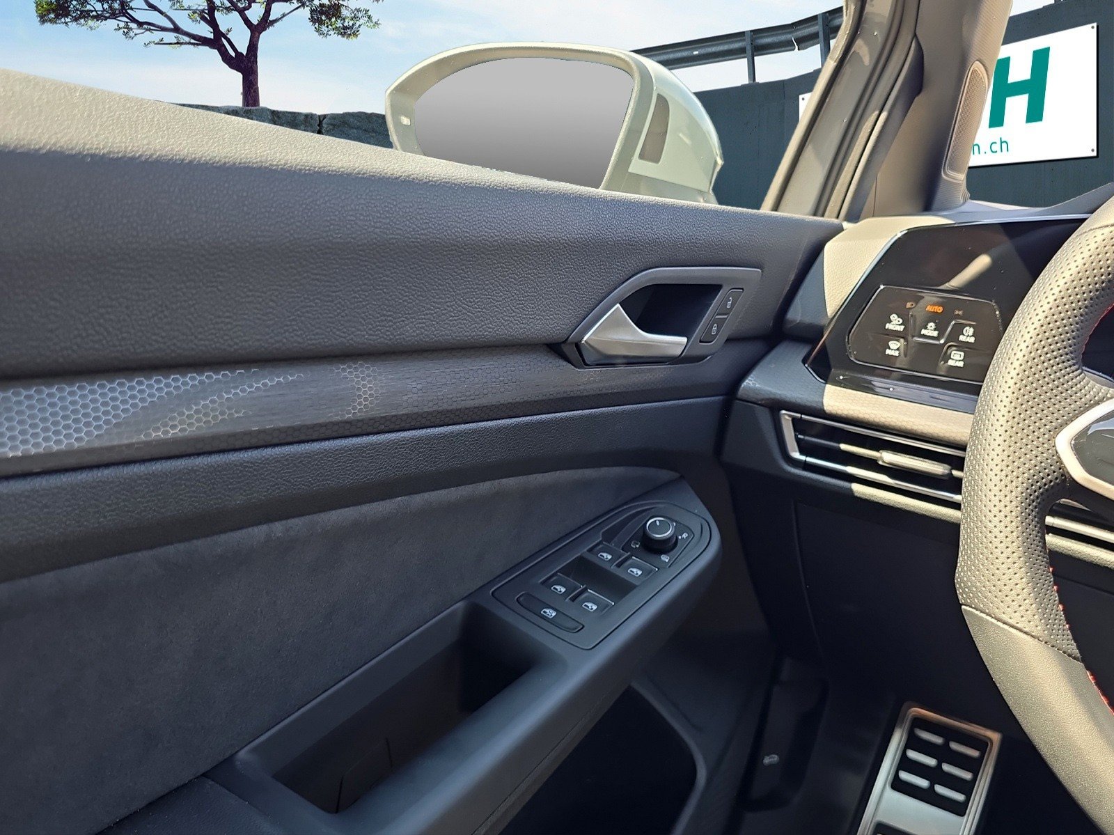 VW Golf VIII 2.0 TSI GTI DSG, Benzin, Occasion / Gebraucht, Automatik - 7