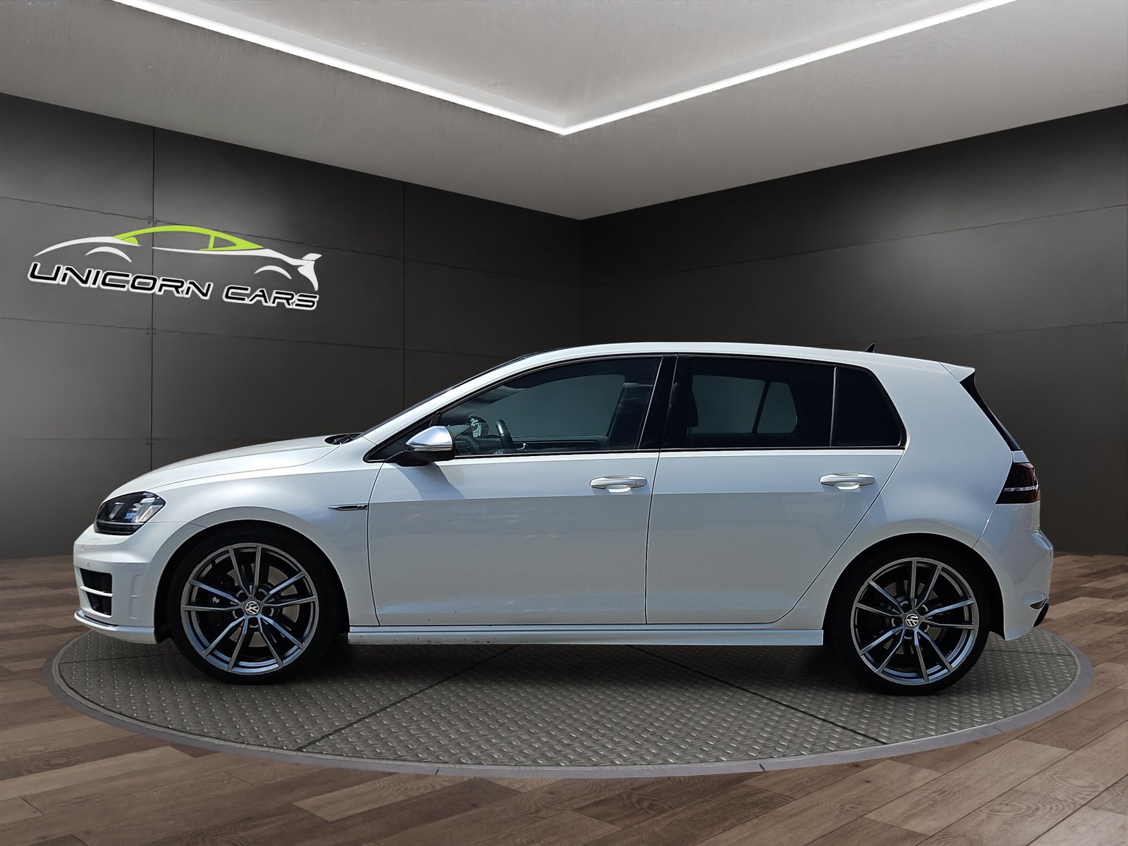 VW Golf 2.0 TSI R 4Motion DSG, Petrol, Second hand / Used, Automatic - 4