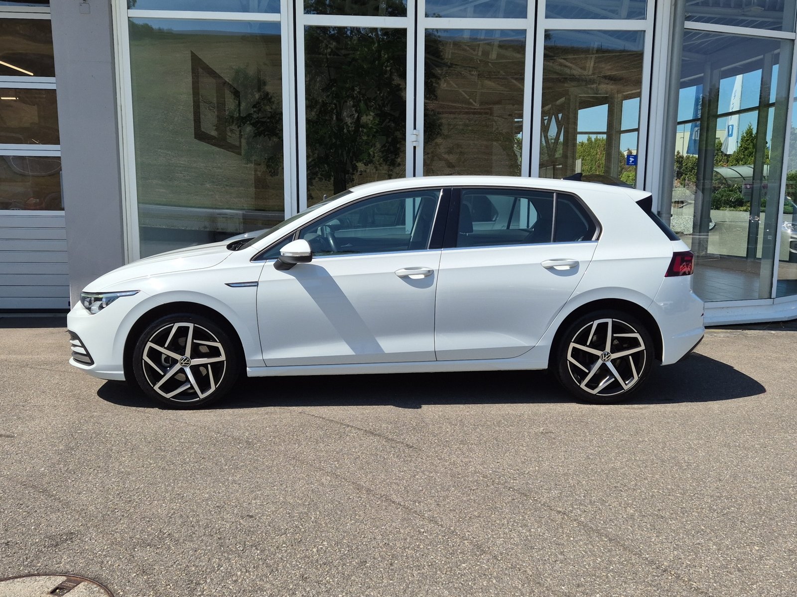 VW Golf 1.5 eTSI mHEV ACT First Edition DSG, Mild-Hybrid Benzin/Elektro, Occasion / Gebraucht, Automatik - 4