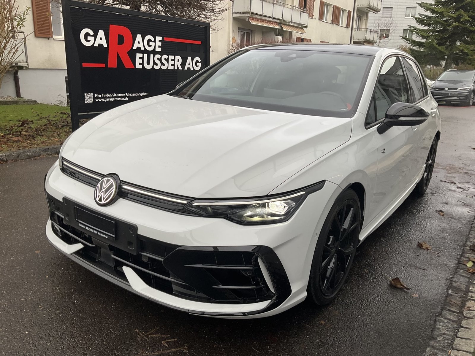 VW Golf R 2.0 TSI 333 PS 4Motion R Black Edition *** AKRAPOV