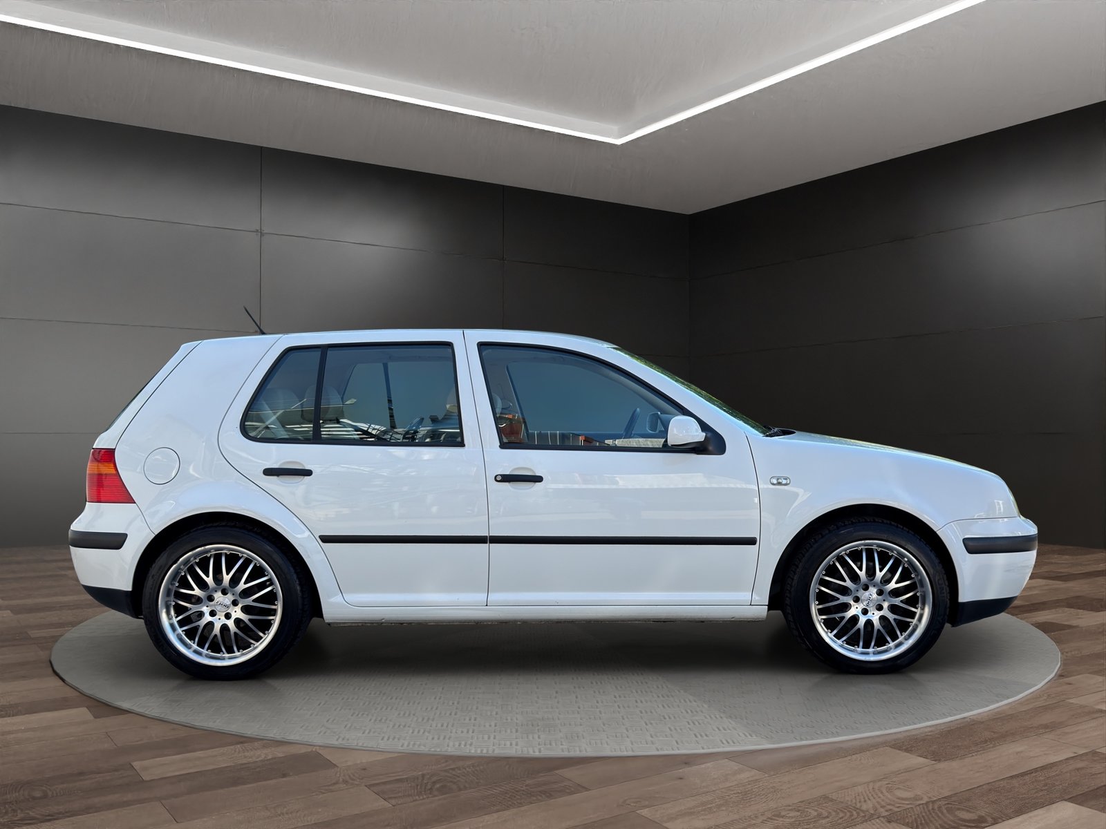 VW Golf 2.0 Comfortline, Petrol, Second hand / Used, Automatic - 3