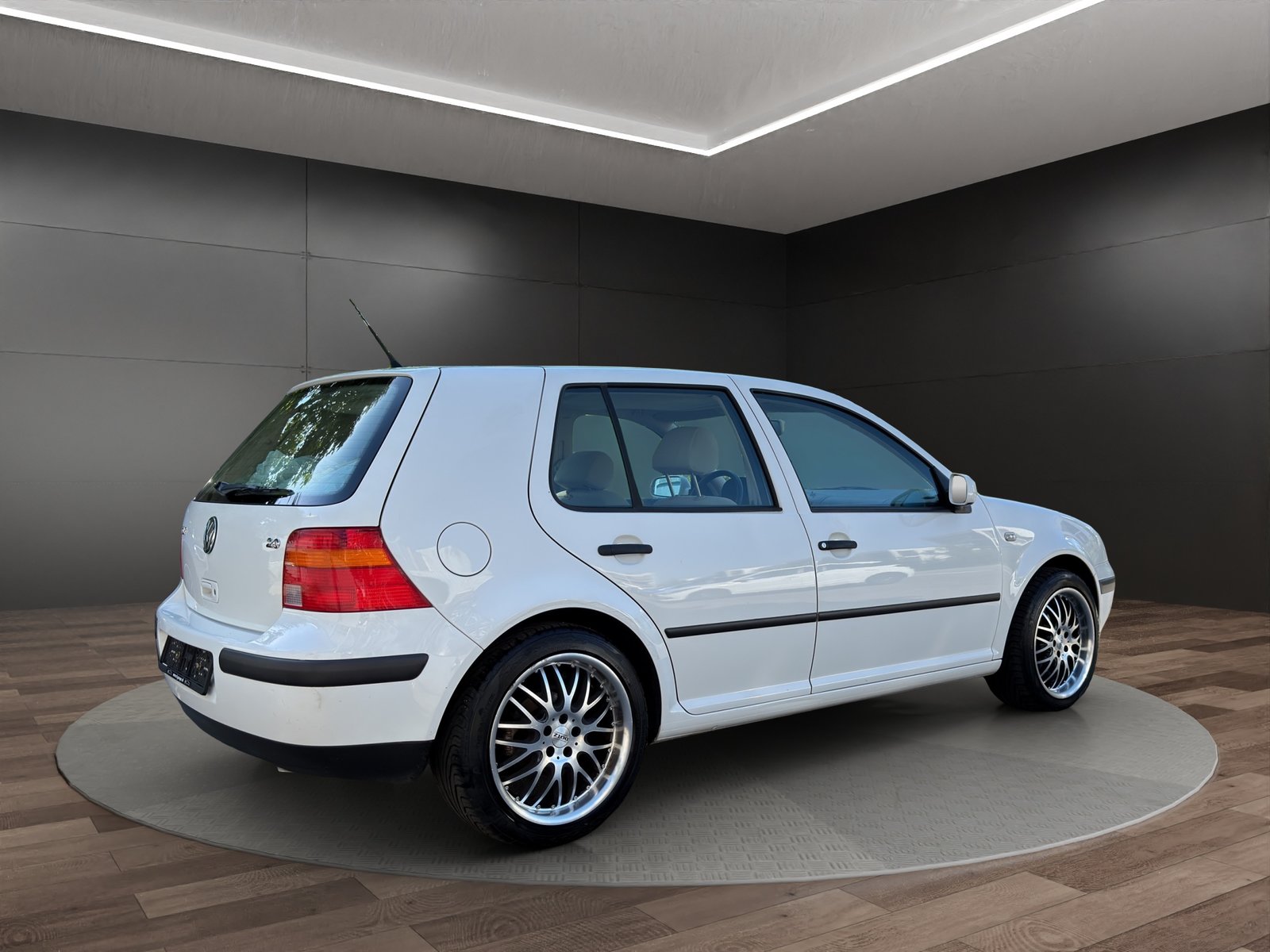 VW Golf 2.0 Comfortline, Petrol, Second hand / Used, Automatic - 4