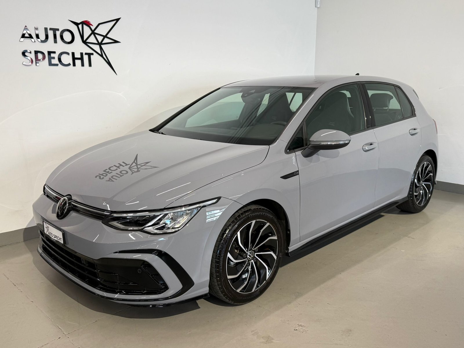 VW Golf 1.5 TSI R-Line DSG, Mild-Hybrid Petrol/Electric, Second hand / Used, Automatic - 2