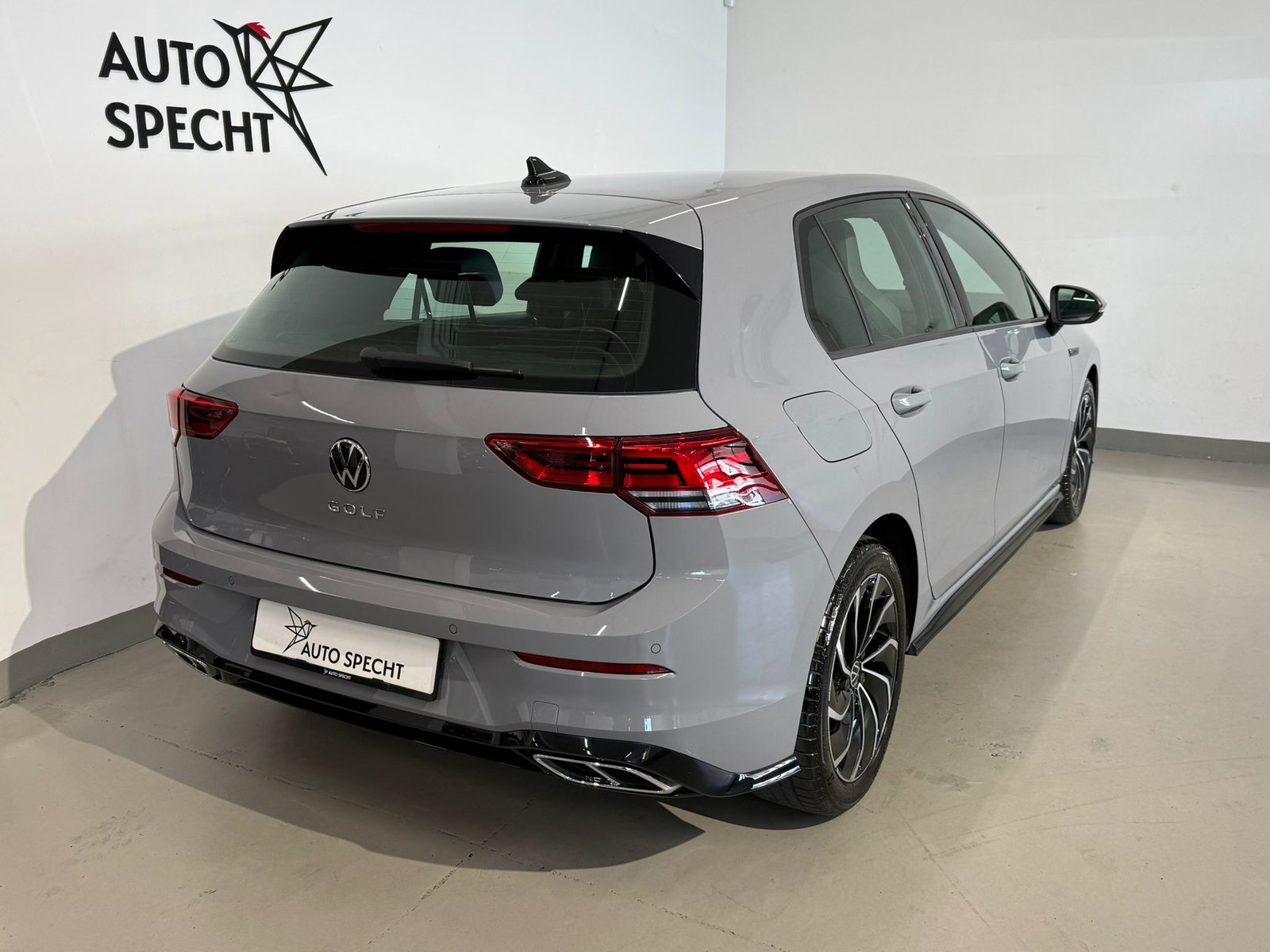 VW Golf 1.5 TSI R-Line DSG, Mild-Hybrid Petrol/Electric, Second hand / Used, Automatic - 5
