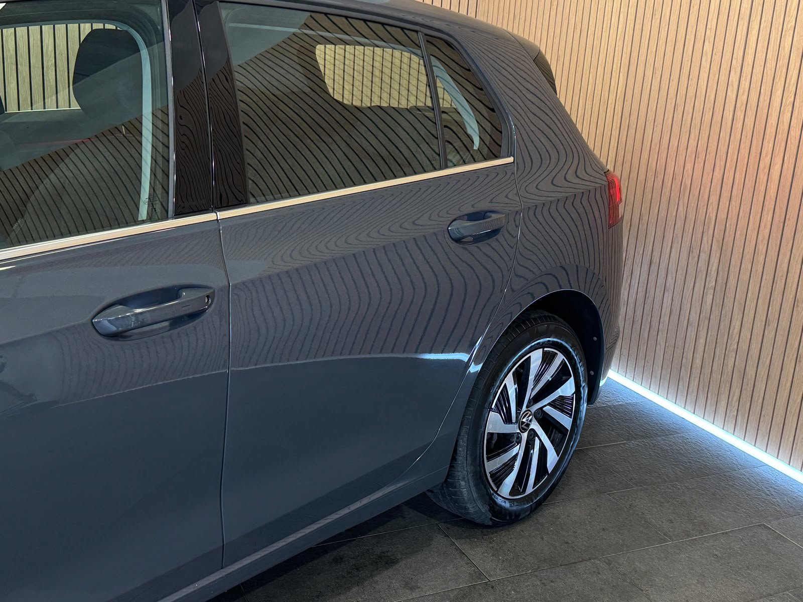 VW Golf 1.4 TSI PHEV Style, Plug-in-Hybrid Petrol/Electric, Second hand / Used, Automatic - 7