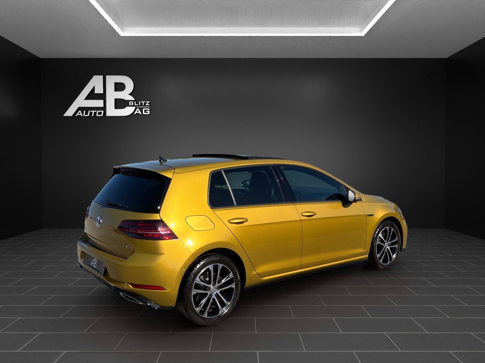 VW Golf VII 1.5 TSI R-Line EVO Highline DSG mit 150 PS, Benzina, Occasioni / Usate, Automatico - 5