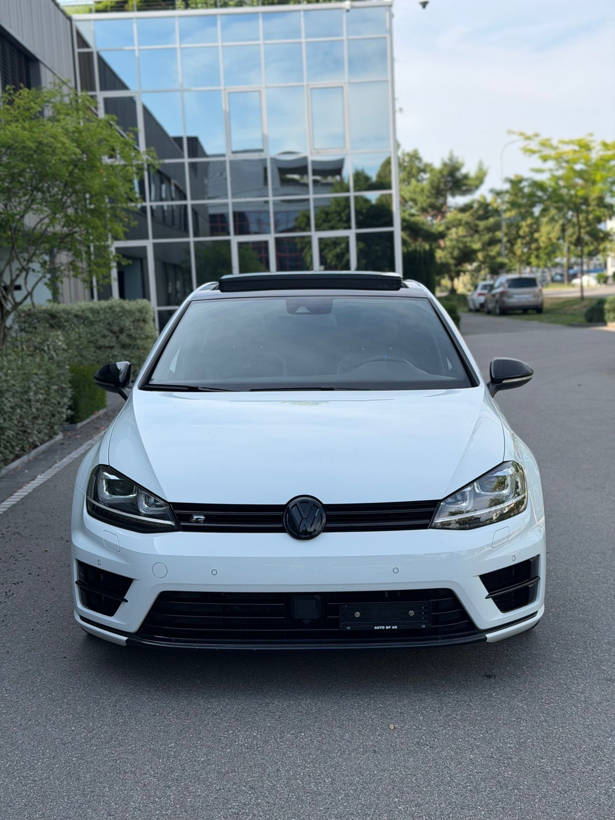 VW Golf 2.0 TSI R 4Motion DSG, Petrol, Second hand / Used, Automatic - 3