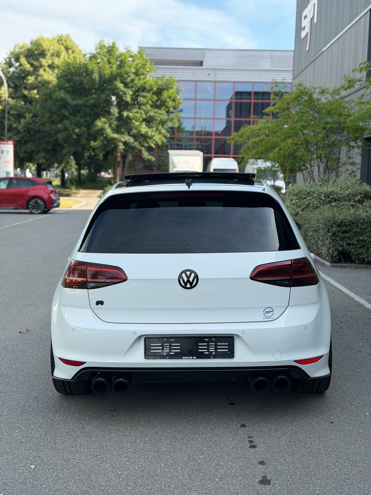 VW Golf 2.0 TSI R 4Motion DSG, Petrol, Second hand / Used, Automatic - 4
