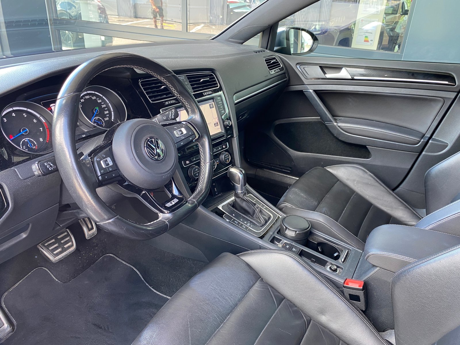 VW Golf 2.0 TSI R 4Motion DSG, Petrol, Second hand / Used, Automatic - 7