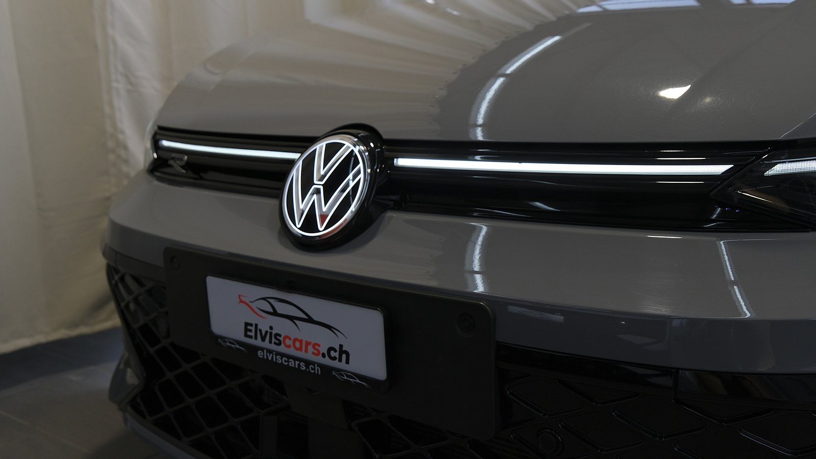 VW Golf 1.5 e TSI mHEV R-Line DSG * Black Style *, Mild-Hybrid Petrol/Electric, Second hand / Used, Automatic - 3