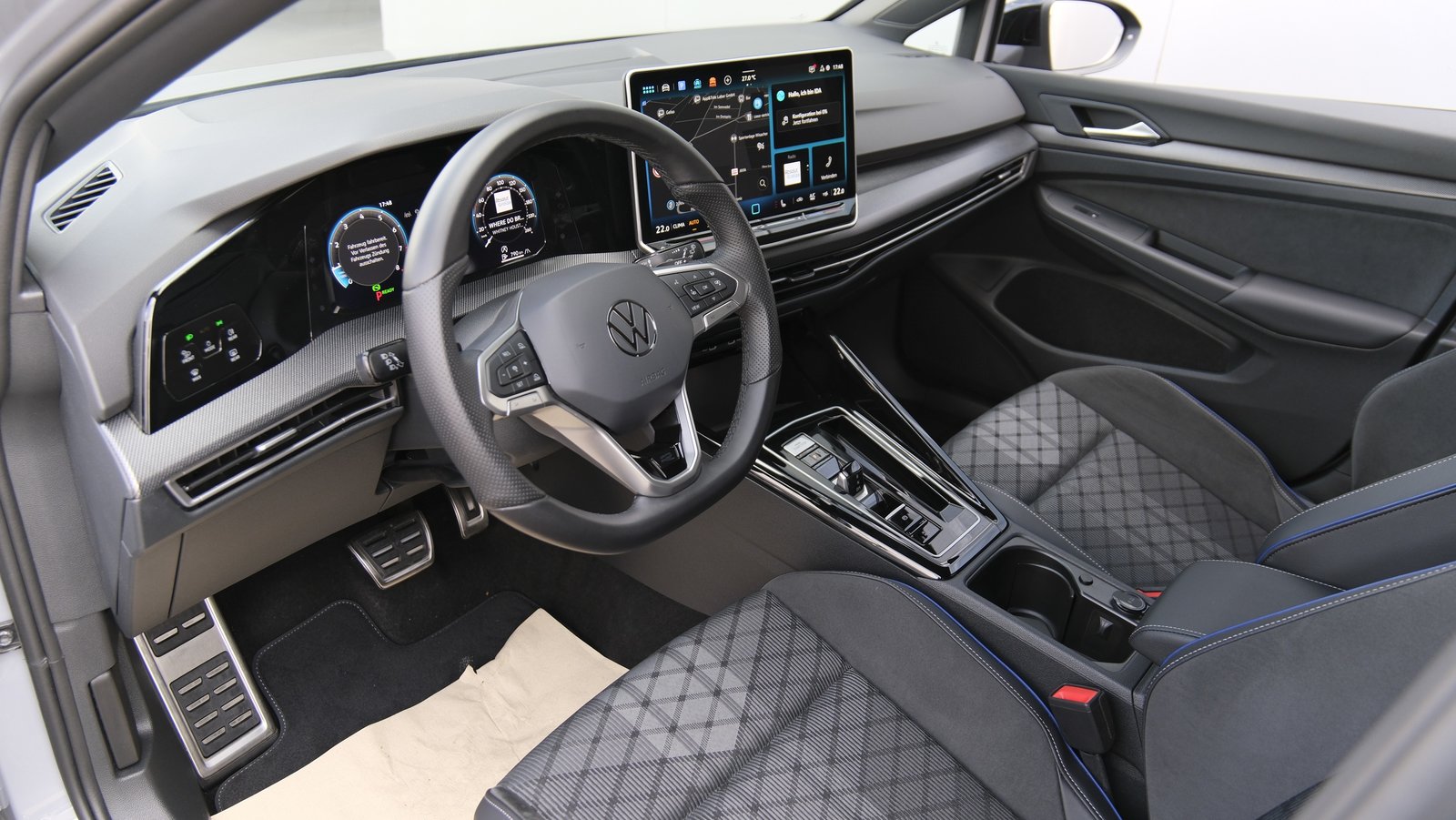 VW Golf 1.5 e TSI mHEV R-Line DSG * Black Style *, Mild-Hybrid Petrol/Electric, Second hand / Used, Automatic - 4