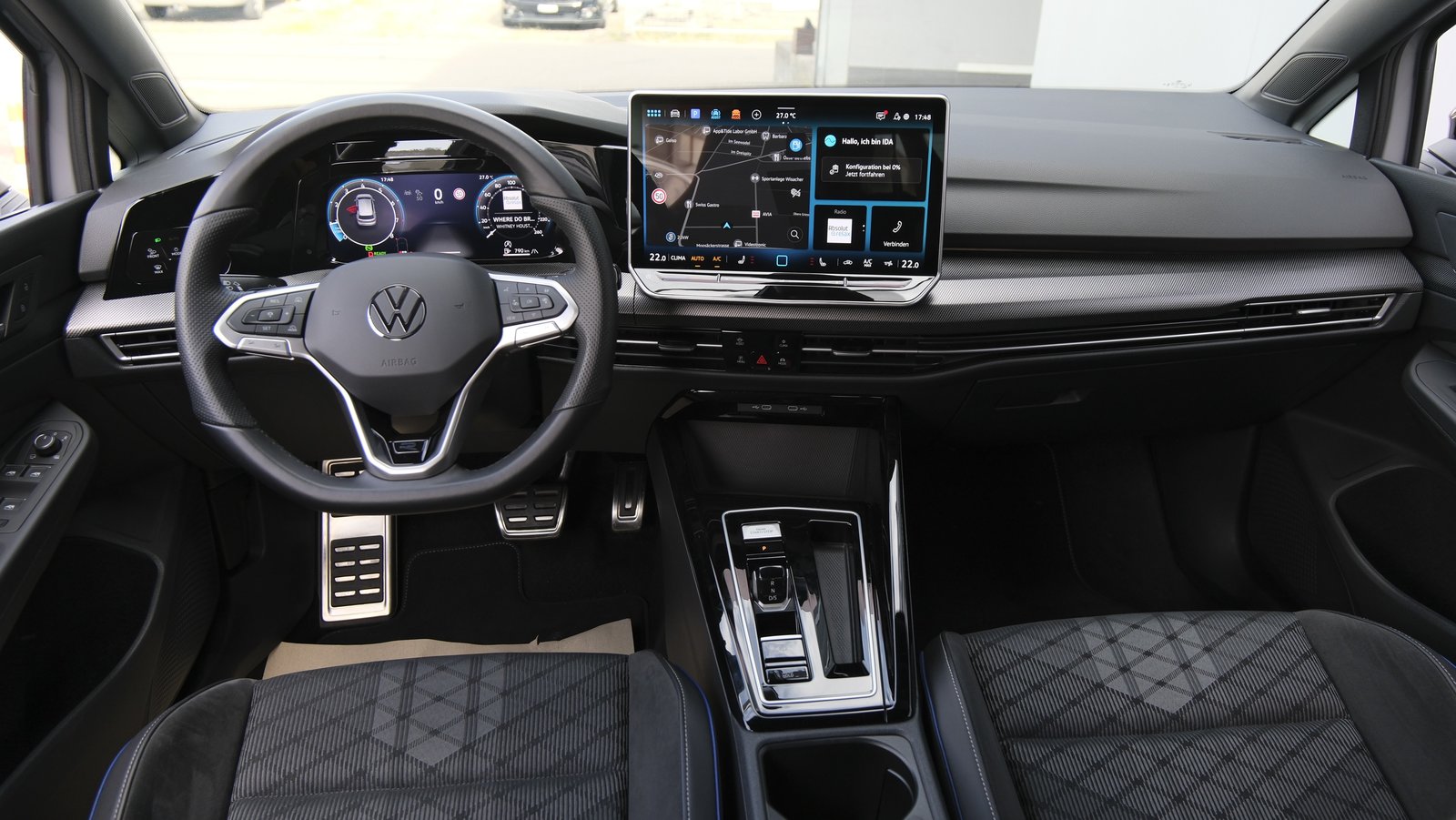 VW Golf 1.5 e TSI mHEV R-Line DSG * Black Style *, Mild-Hybrid Petrol/Electric, Second hand / Used, Automatic - 7