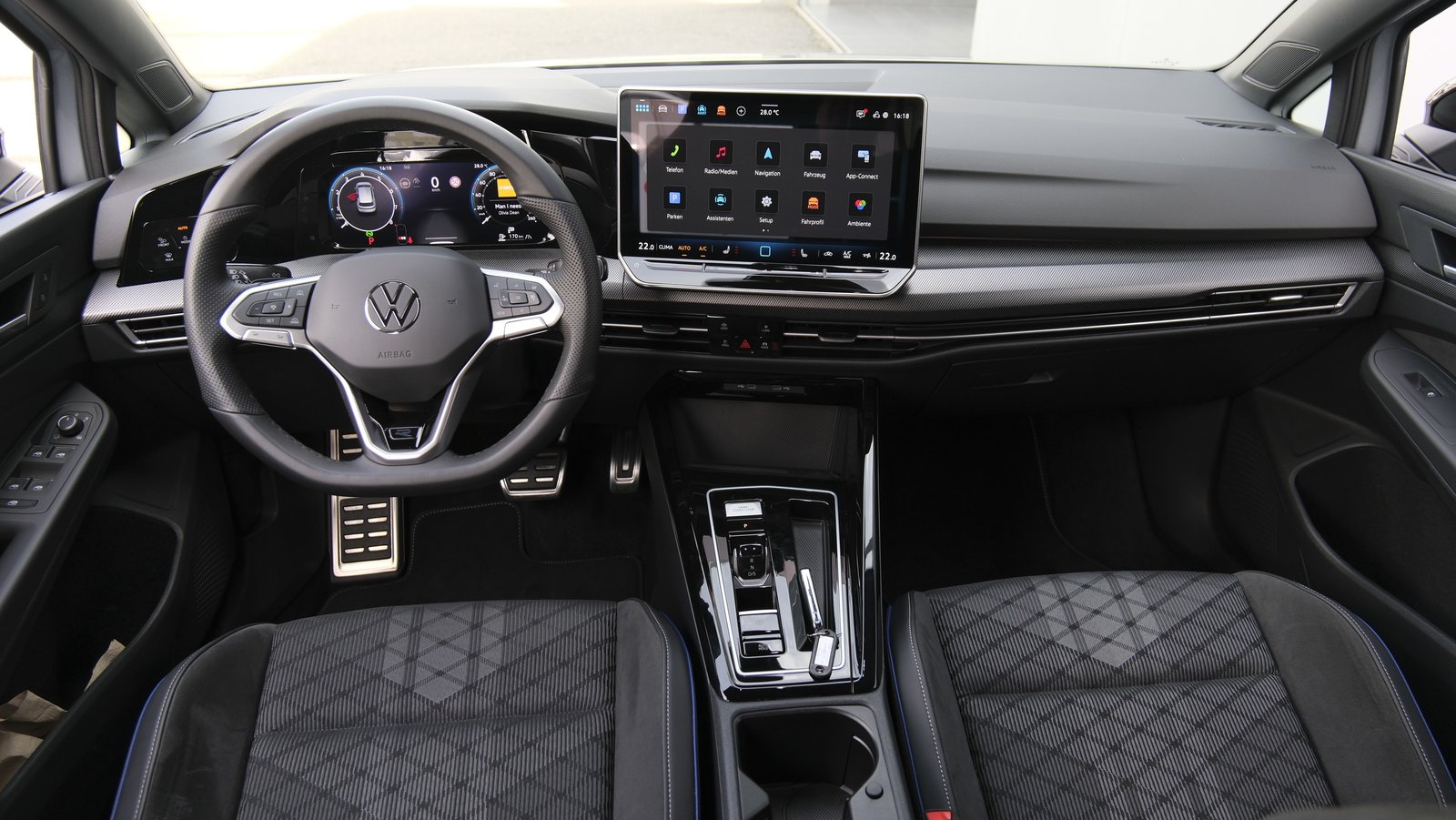 VW Golf 1.5 e TSI mHEV R-Line DSG * Black Style *, Mild-Hybrid Petrol/Electric, Second hand / Used, Automatic - 6