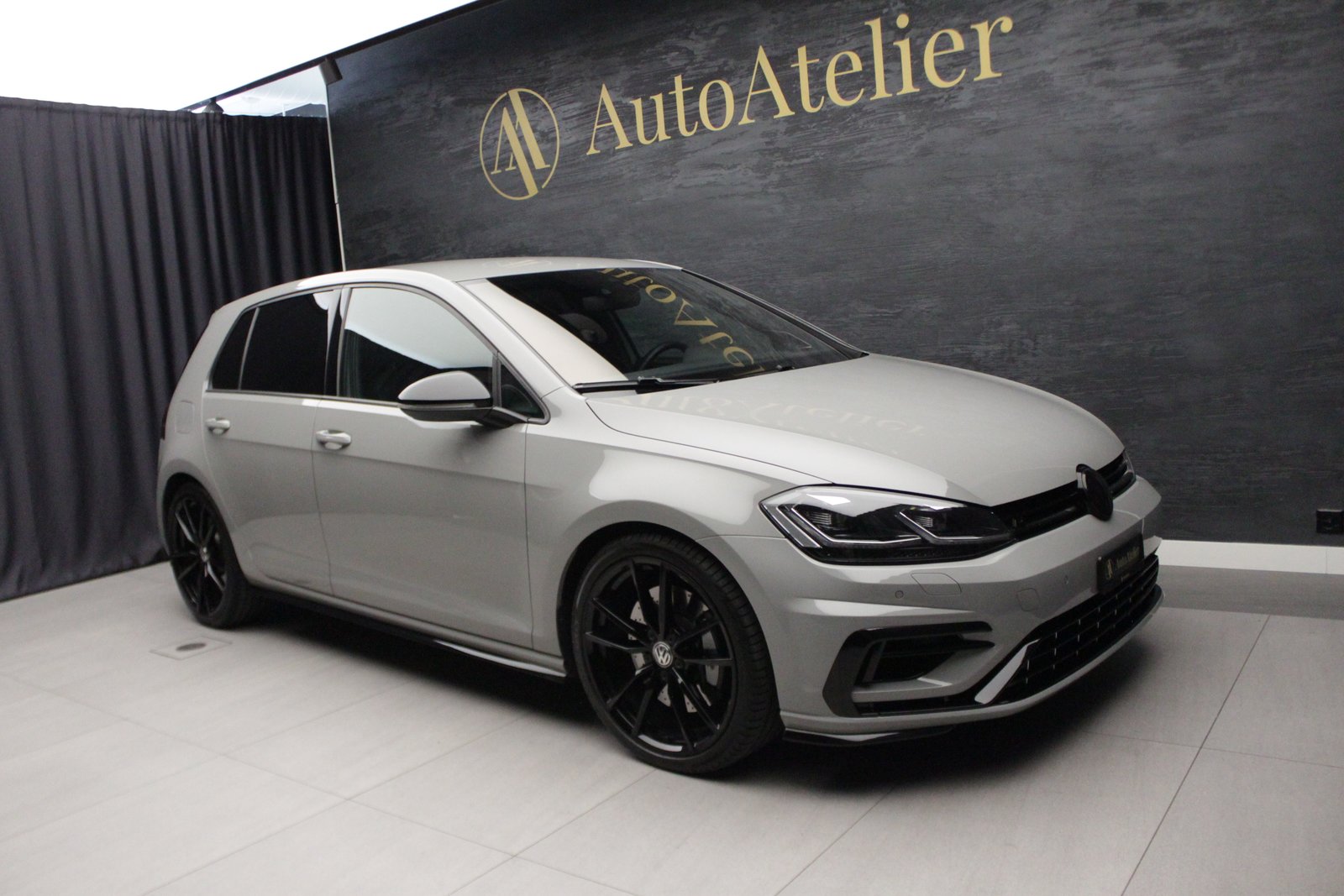 VW Golf 2.0 TSI R 4Motion DSG, Petrol, Second hand / Used, Automatic - 3