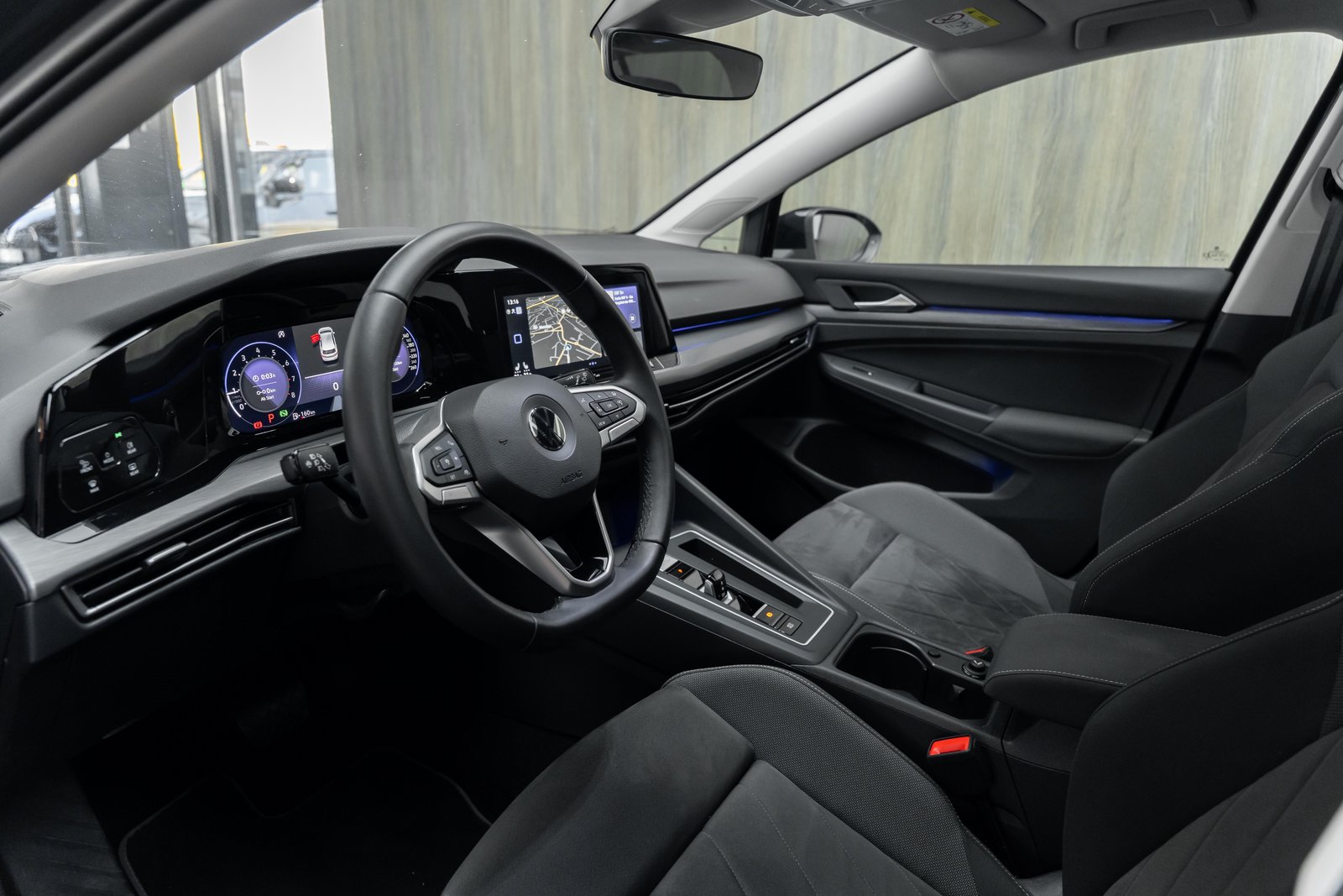 VW Golf 1.5 eTSI mHEV ACT Style DSG, Mild-Hybrid Petrol/Electric, Second hand / Used, Automatic - 4