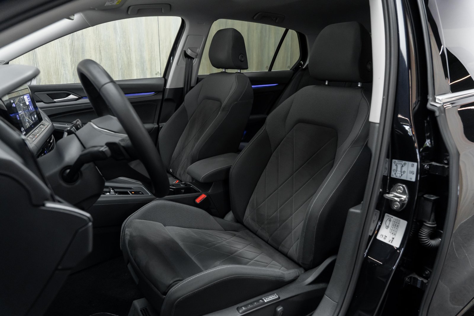 VW Golf 1.5 eTSI mHEV ACT Style DSG, Mild-Hybrid Petrol/Electric, Second hand / Used, Automatic - 6